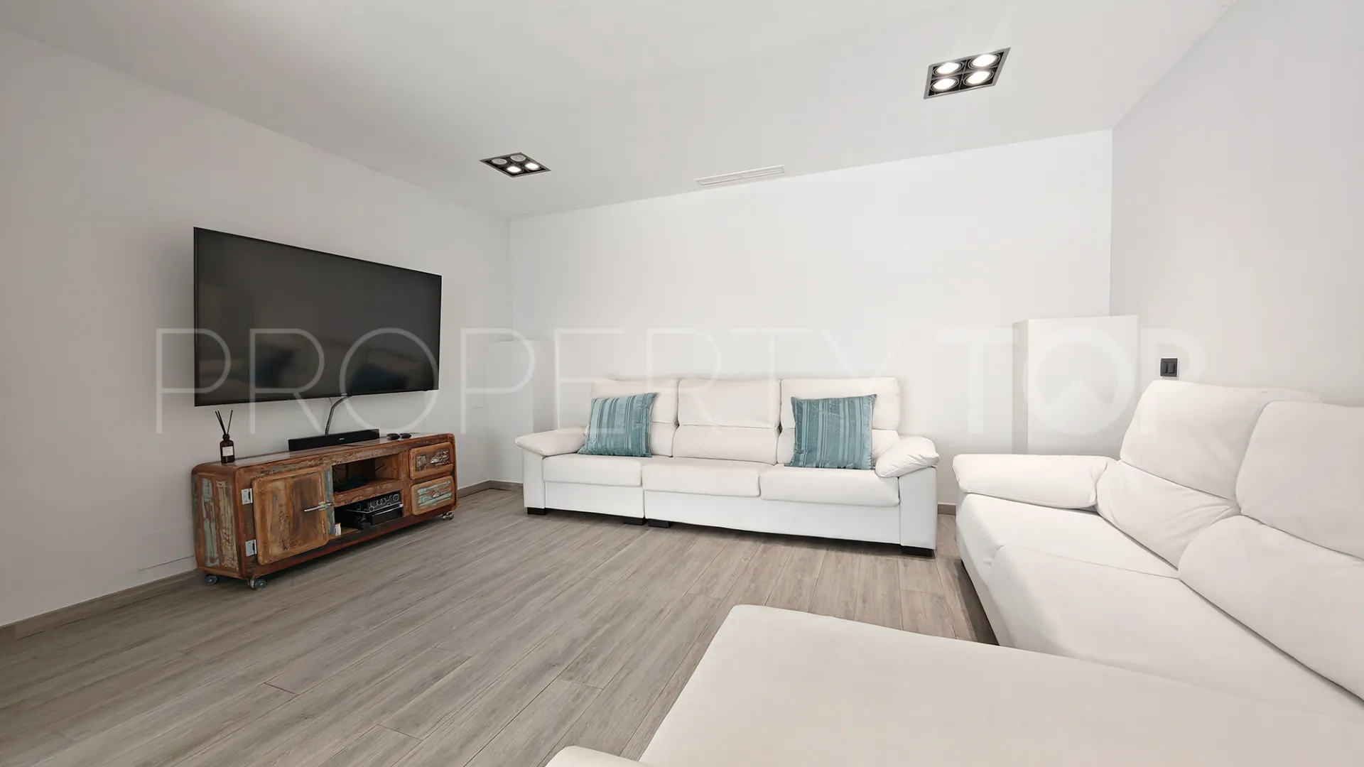 Villa a la venta en Riviera del Sol de 4 dormitorios