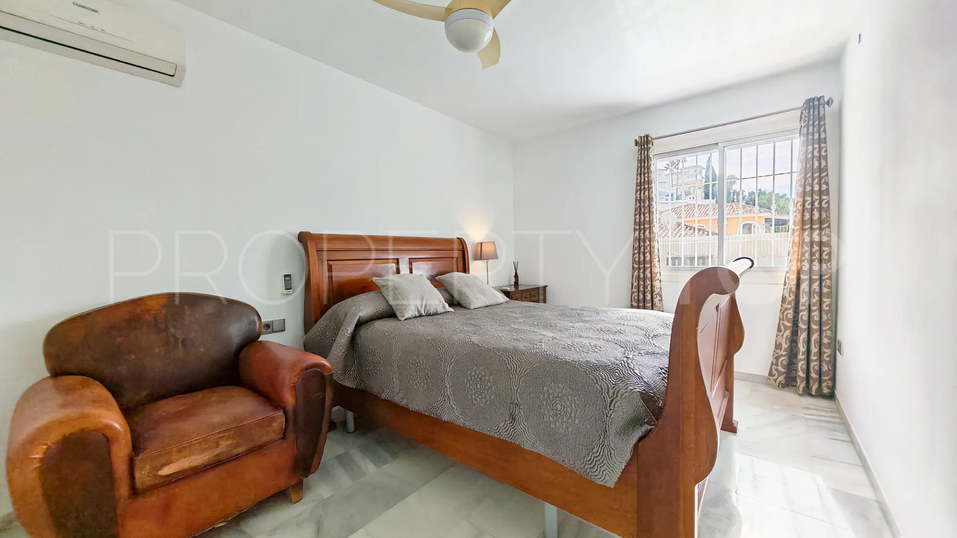 Villa a la venta en Riviera del Sol de 4 dormitorios