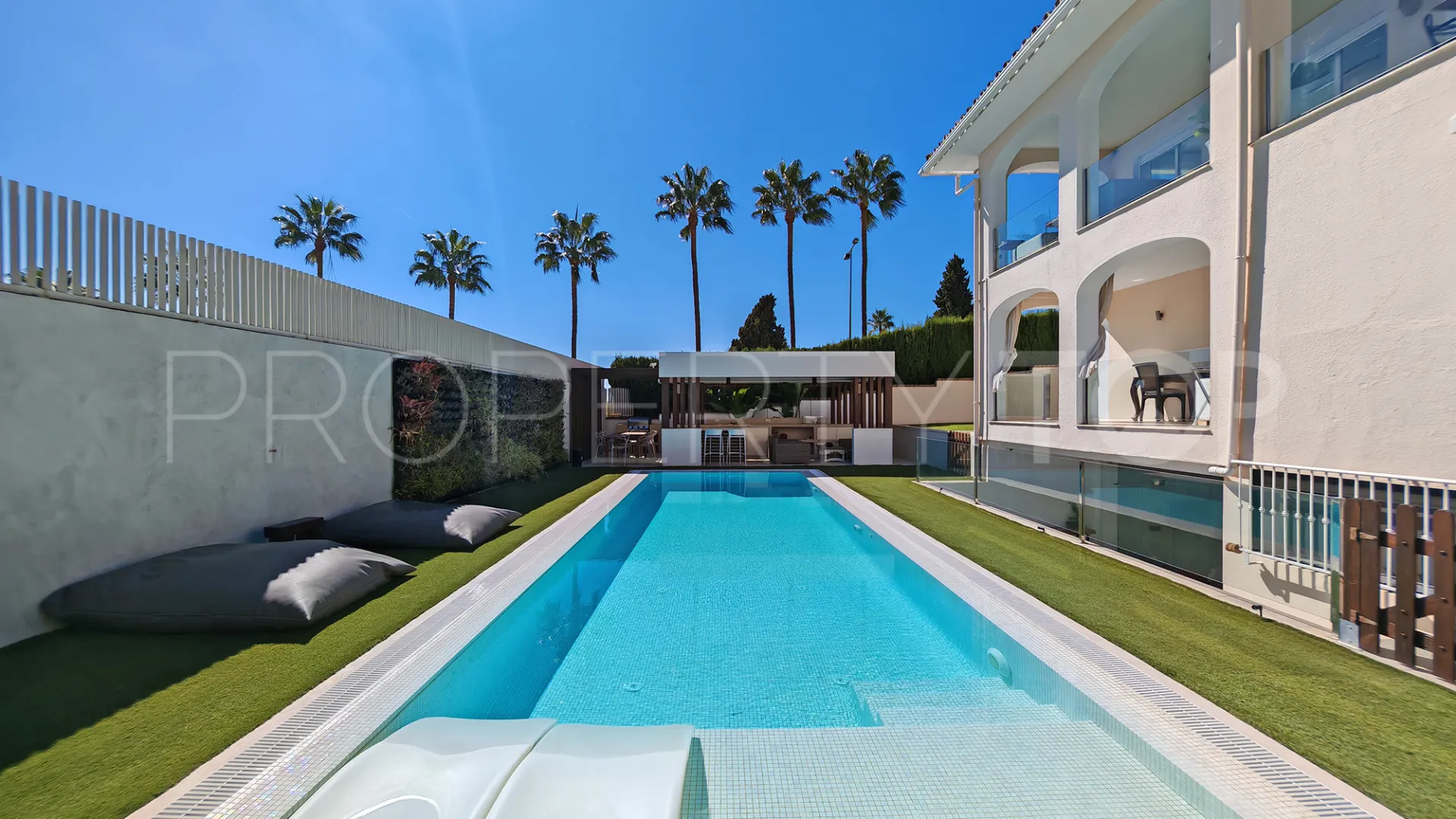 Villa a la venta en Riviera del Sol de 4 dormitorios