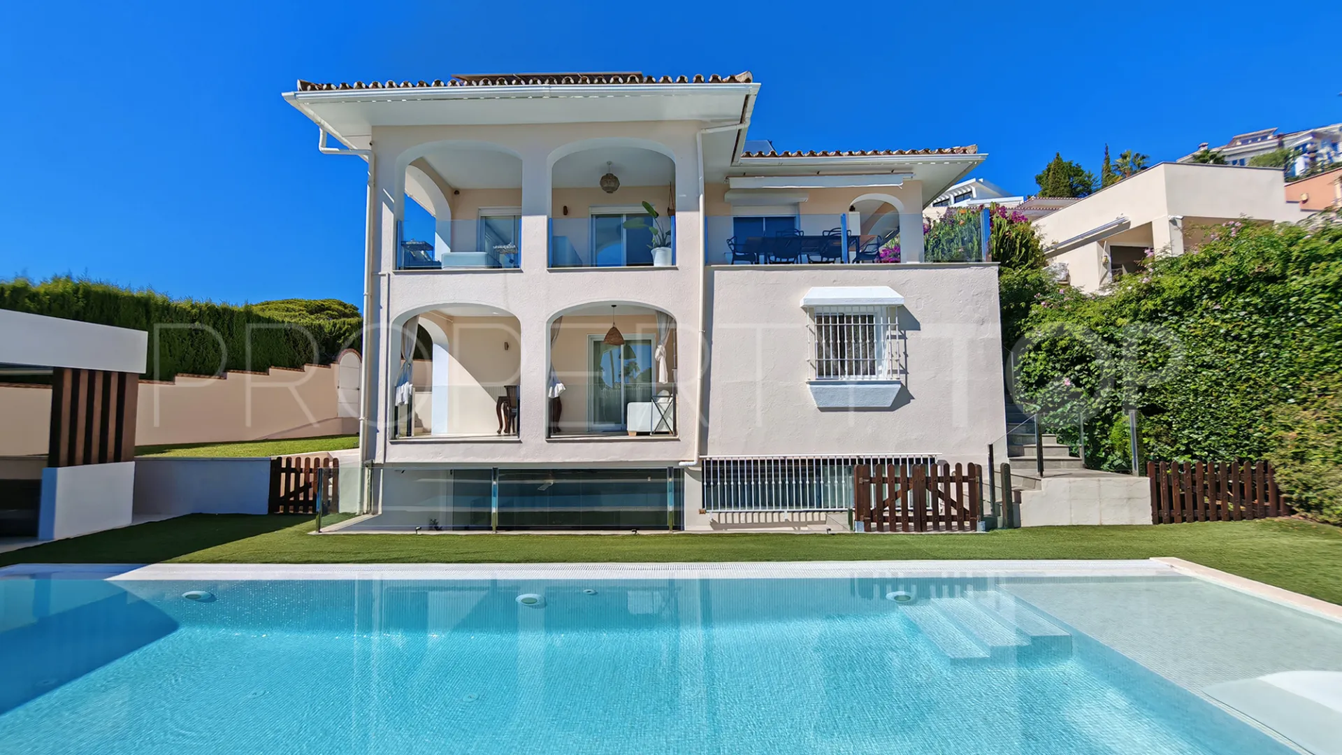 Villa a la venta en Riviera del Sol de 4 dormitorios