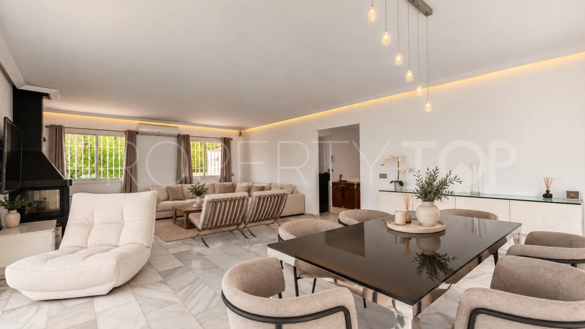 Villa a la venta en Riviera del Sol de 4 dormitorios