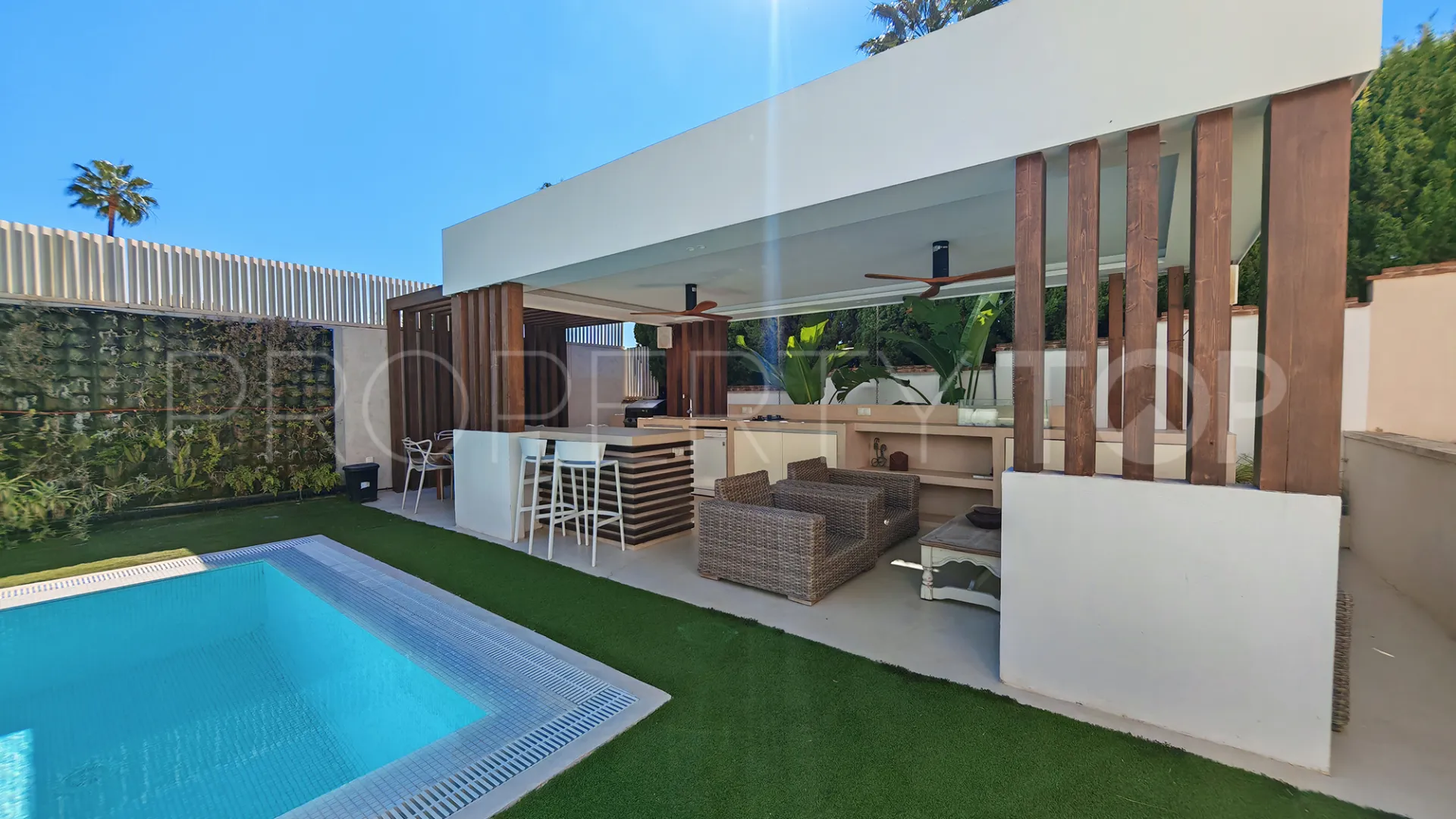 Villa a la venta en Riviera del Sol de 4 dormitorios
