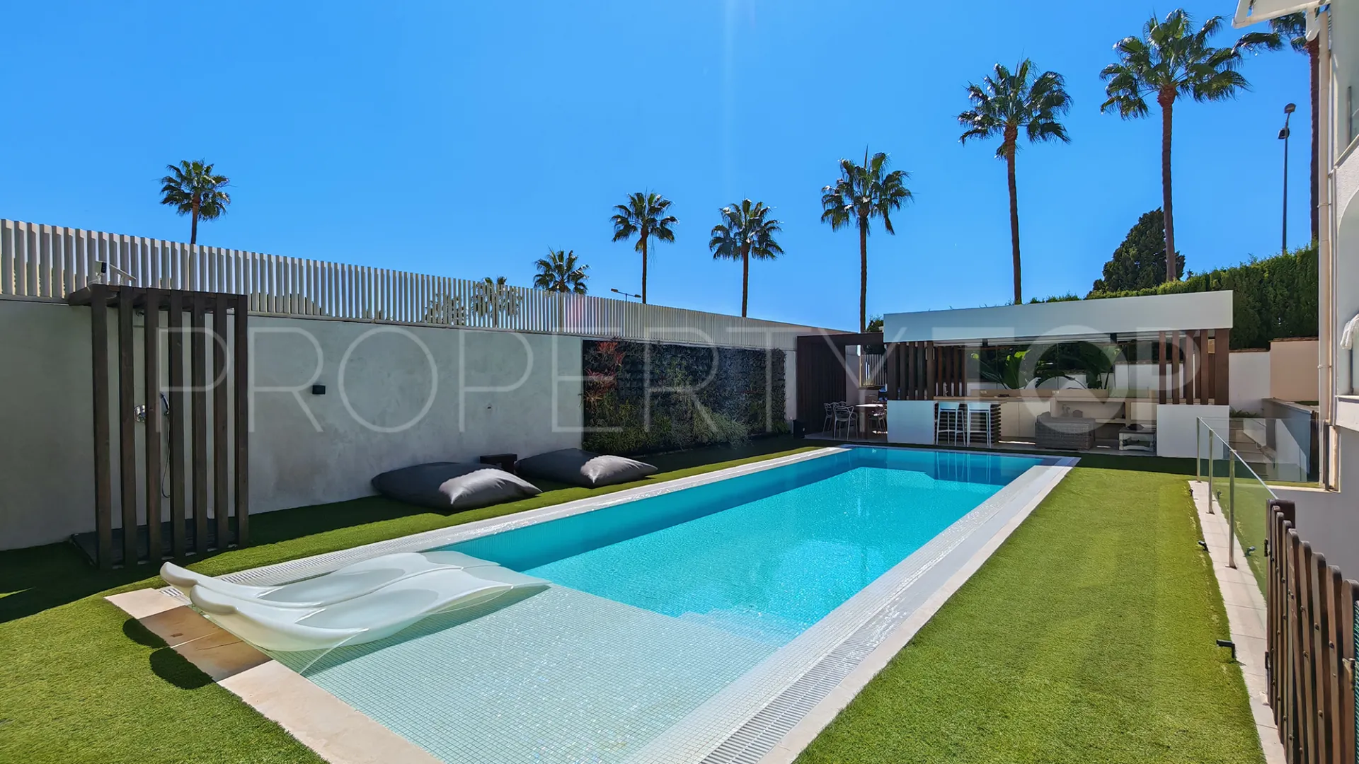 Villa a la venta en Riviera del Sol de 4 dormitorios