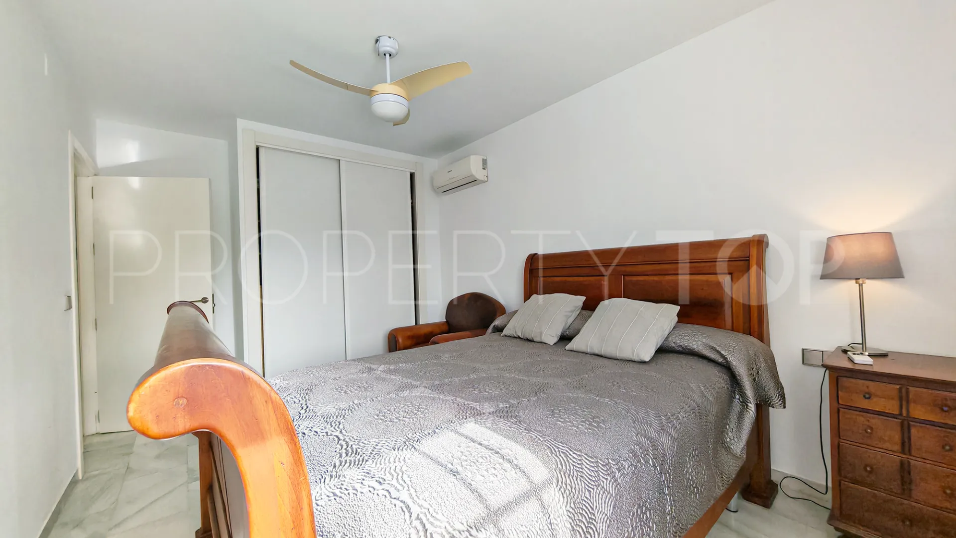 Villa a la venta en Riviera del Sol de 4 dormitorios