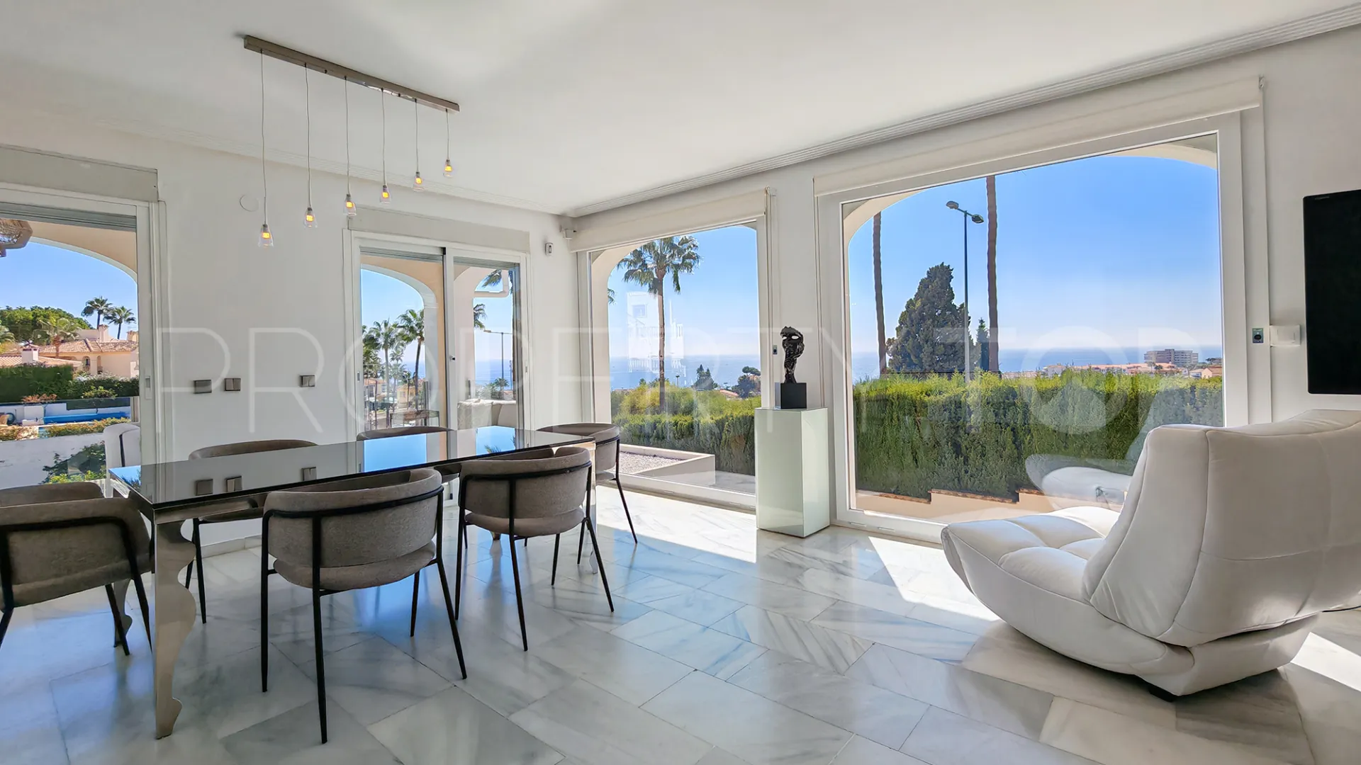 Villa a la venta en Riviera del Sol de 4 dormitorios