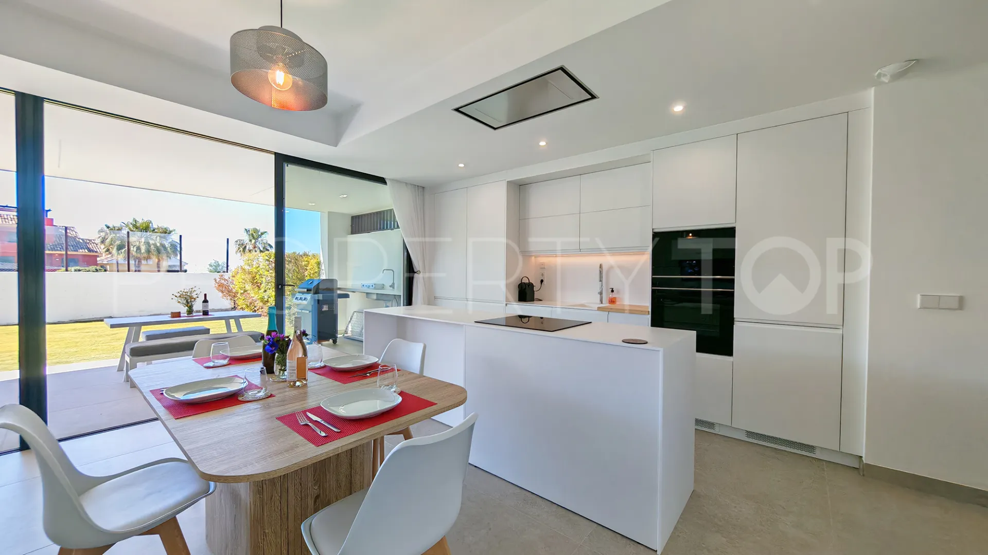 Apartamento planta baja con 2 dormitorios en venta en Cancelada