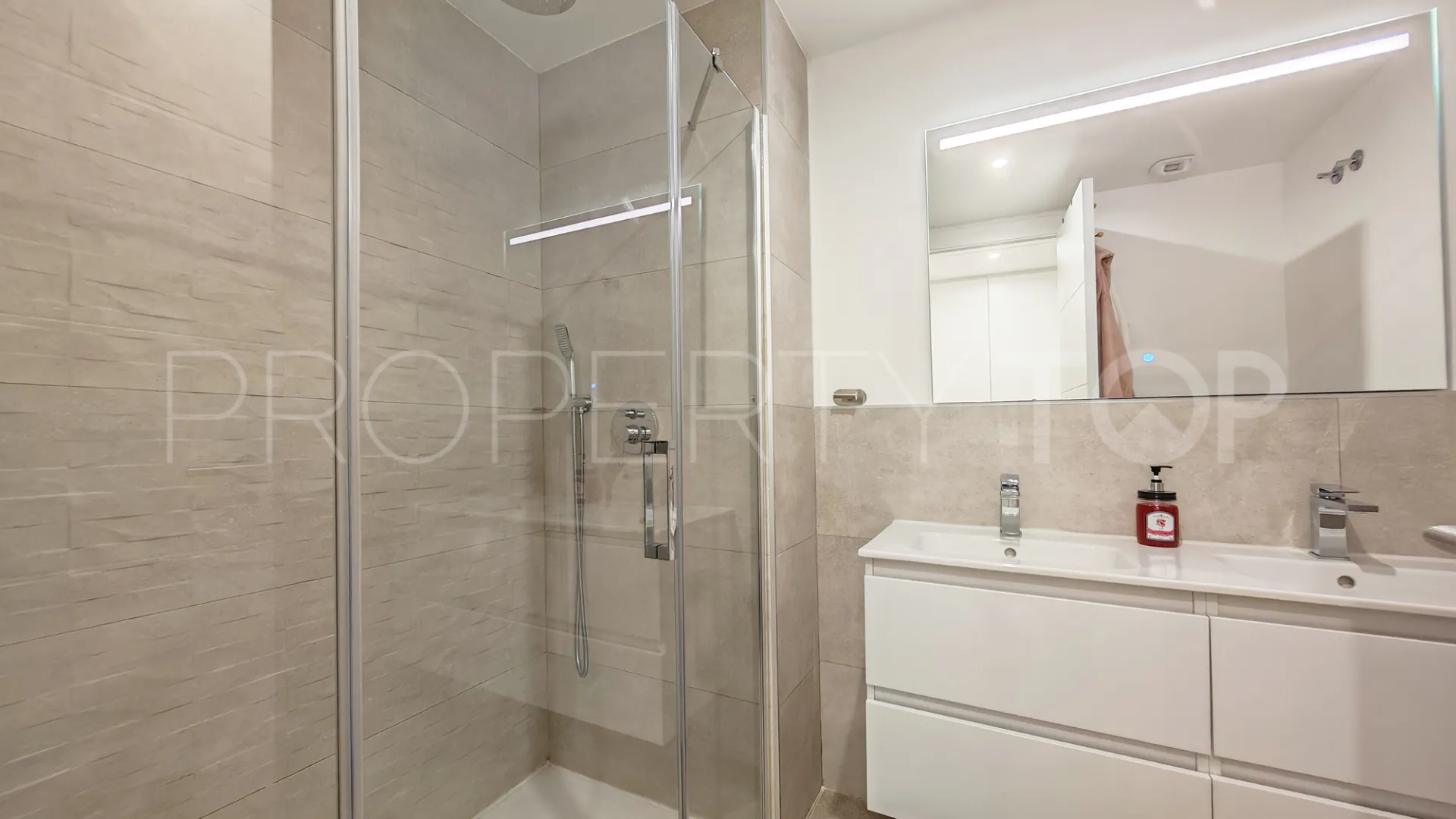 Apartamento planta baja con 2 dormitorios en venta en Cancelada