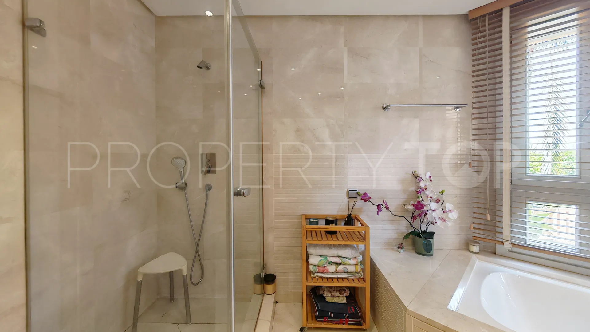 Se vende apartamento con 3 dormitorios en Sierra Blanca