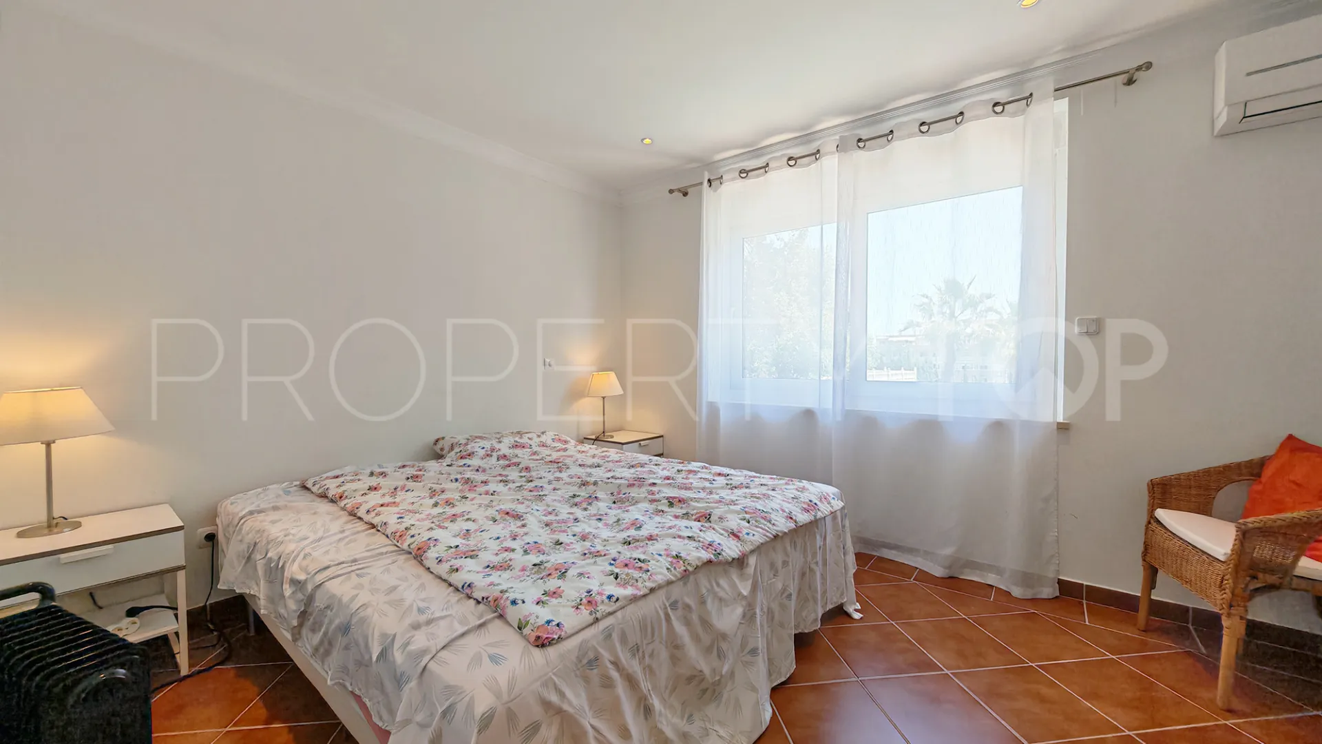 Villa a la venta en Marbesa