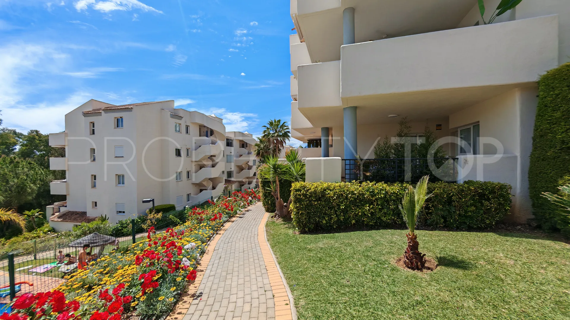 Elviria, apartamento planta baja con 2 dormitorios a la venta