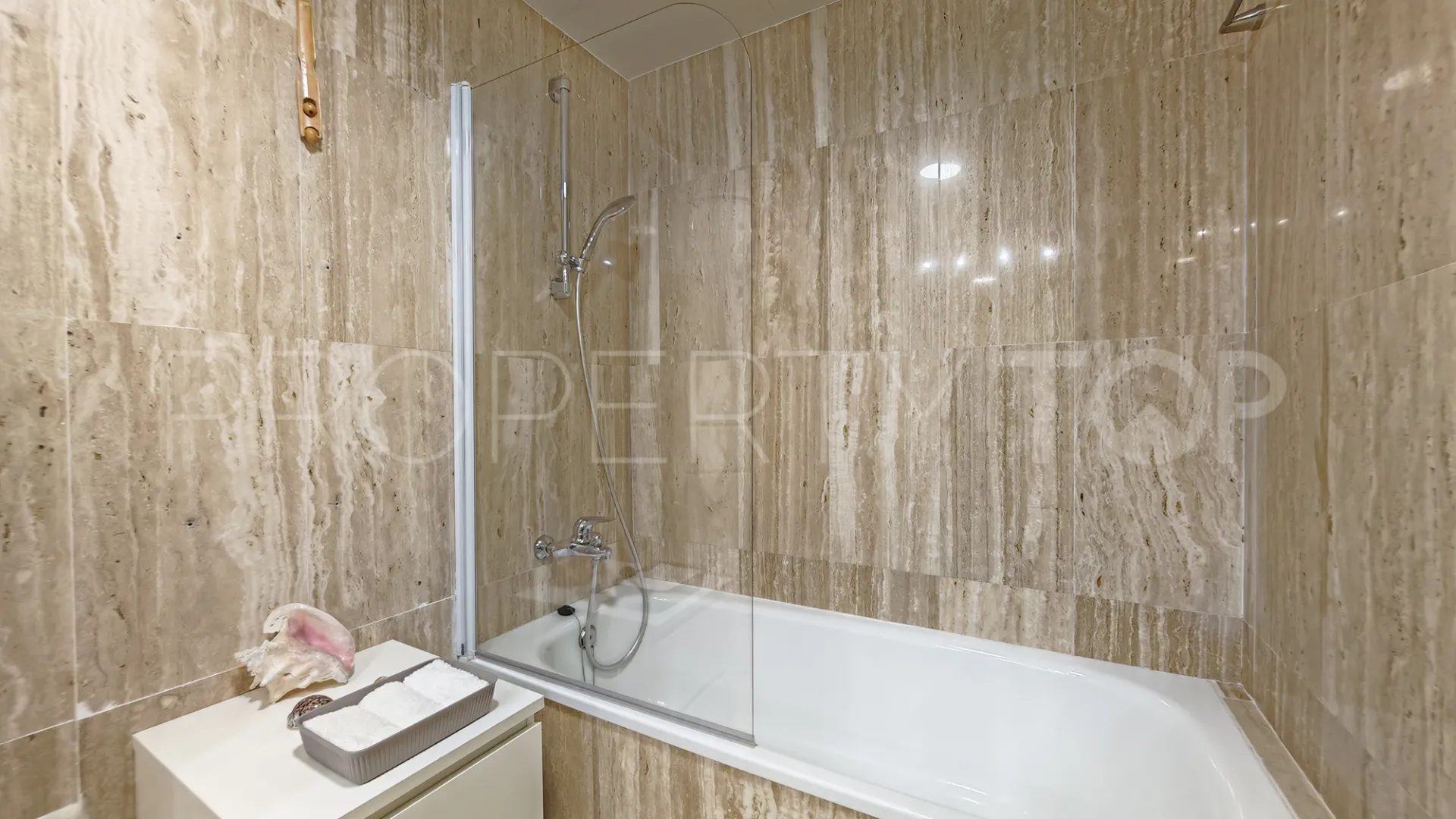 Elviria, apartamento planta baja con 2 dormitorios a la venta