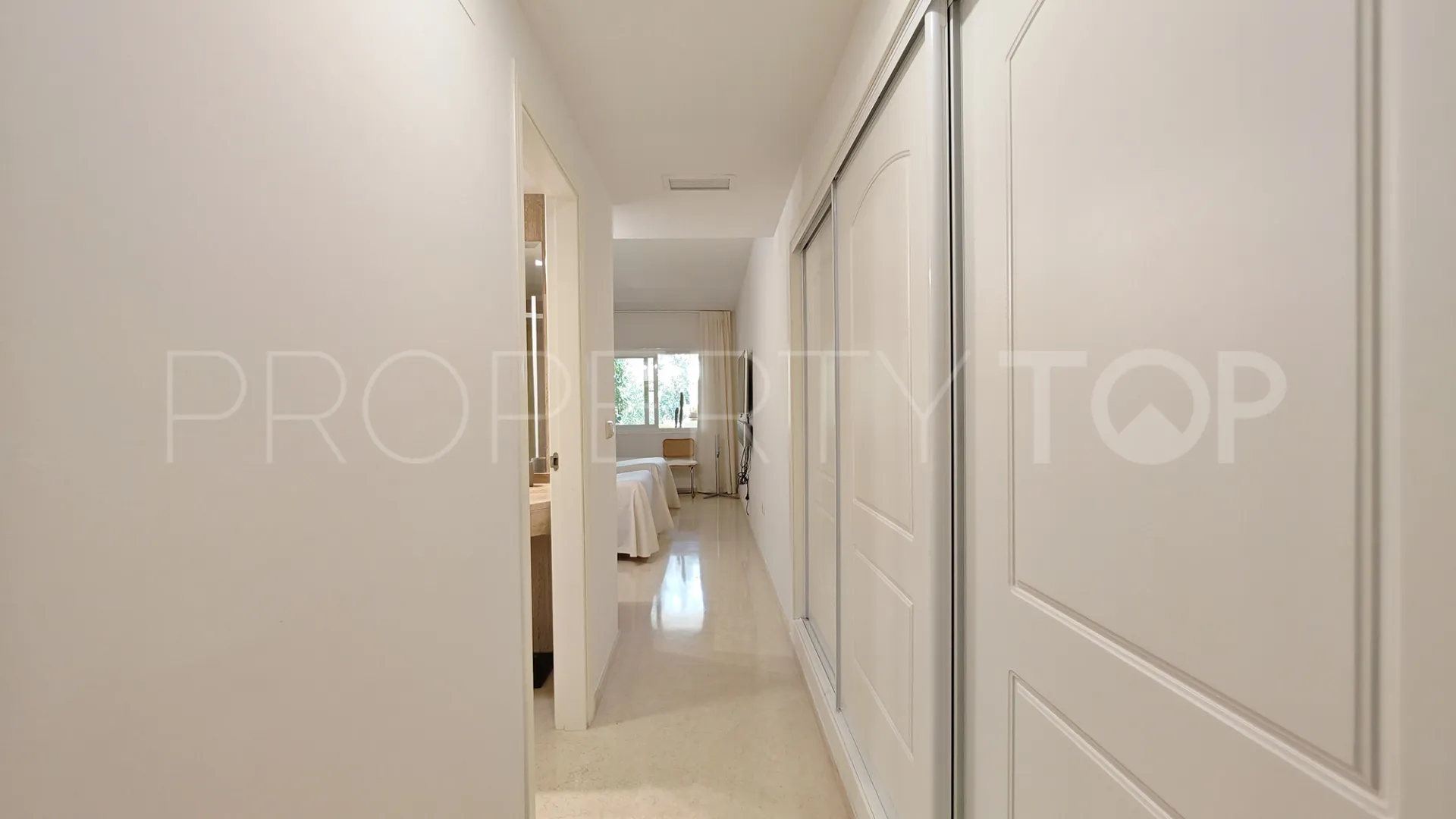Elviria, apartamento planta baja con 2 dormitorios a la venta