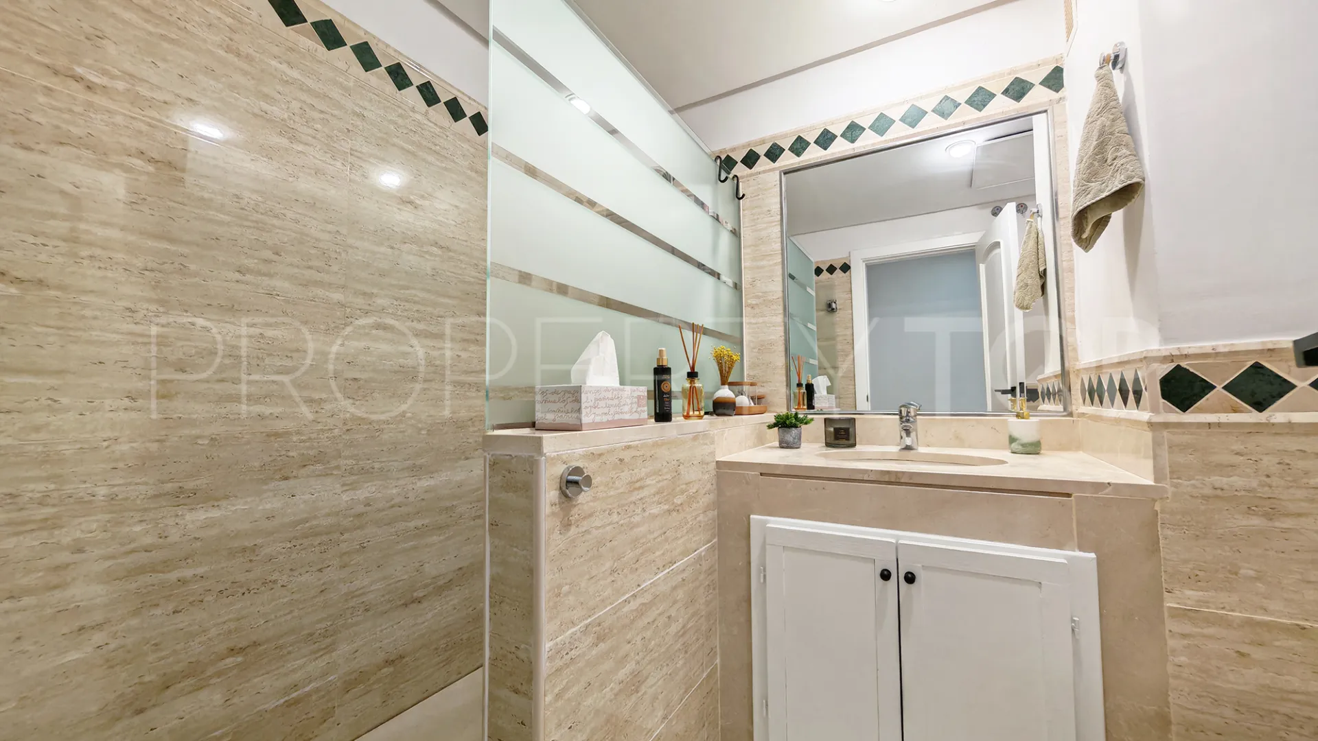 2 bedrooms ground floor apartment for sale in El Soto de Marbella