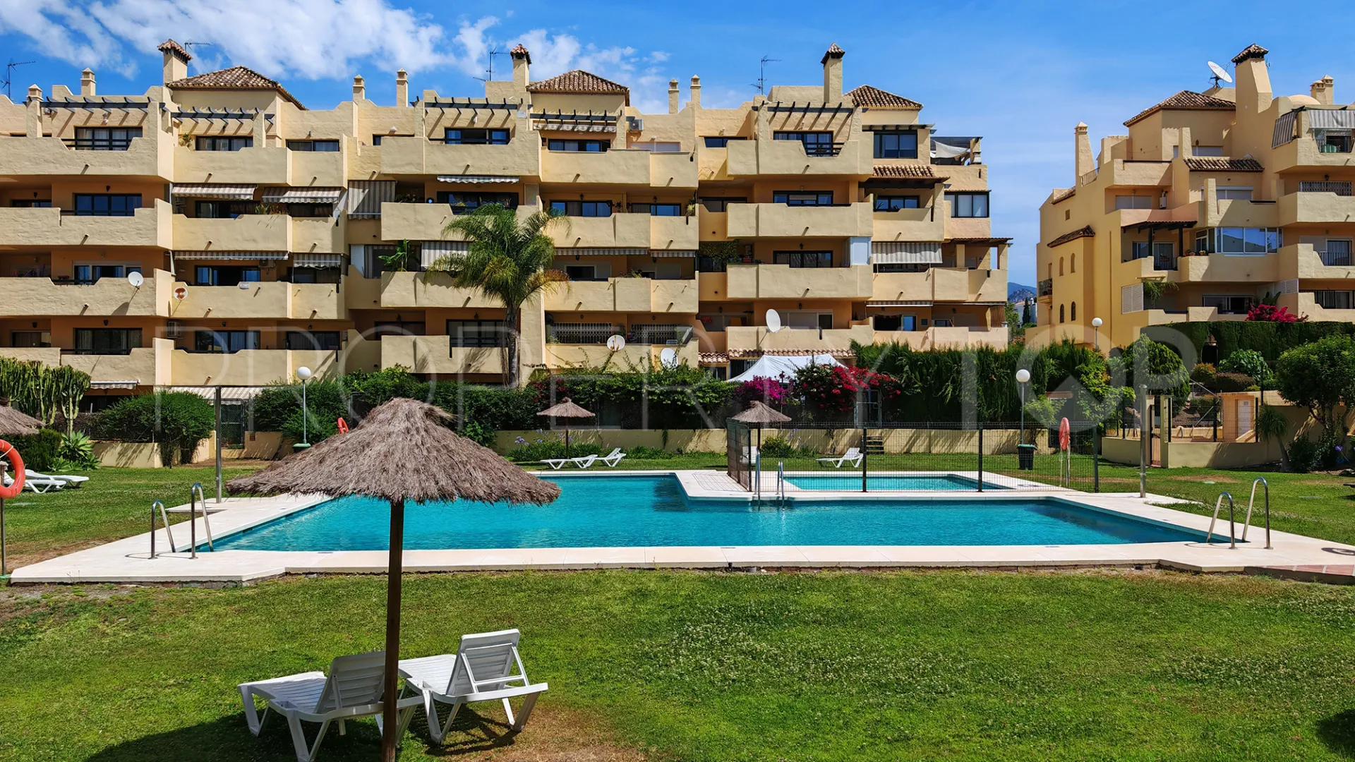 Duplex penthouse with 3 bedrooms for sale in La Resina Golf