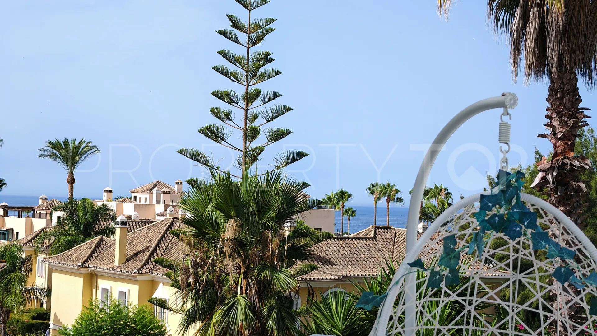 Villa con 8 dormitorios en venta en Elviria