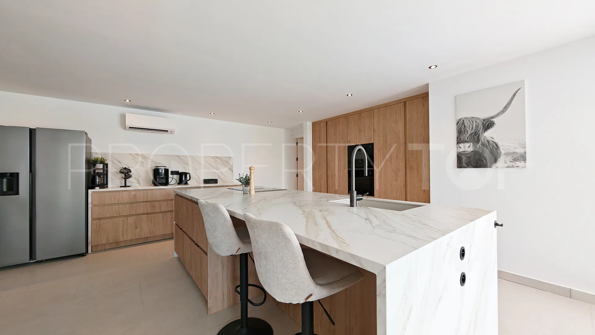Villa con 8 dormitorios en venta en Elviria