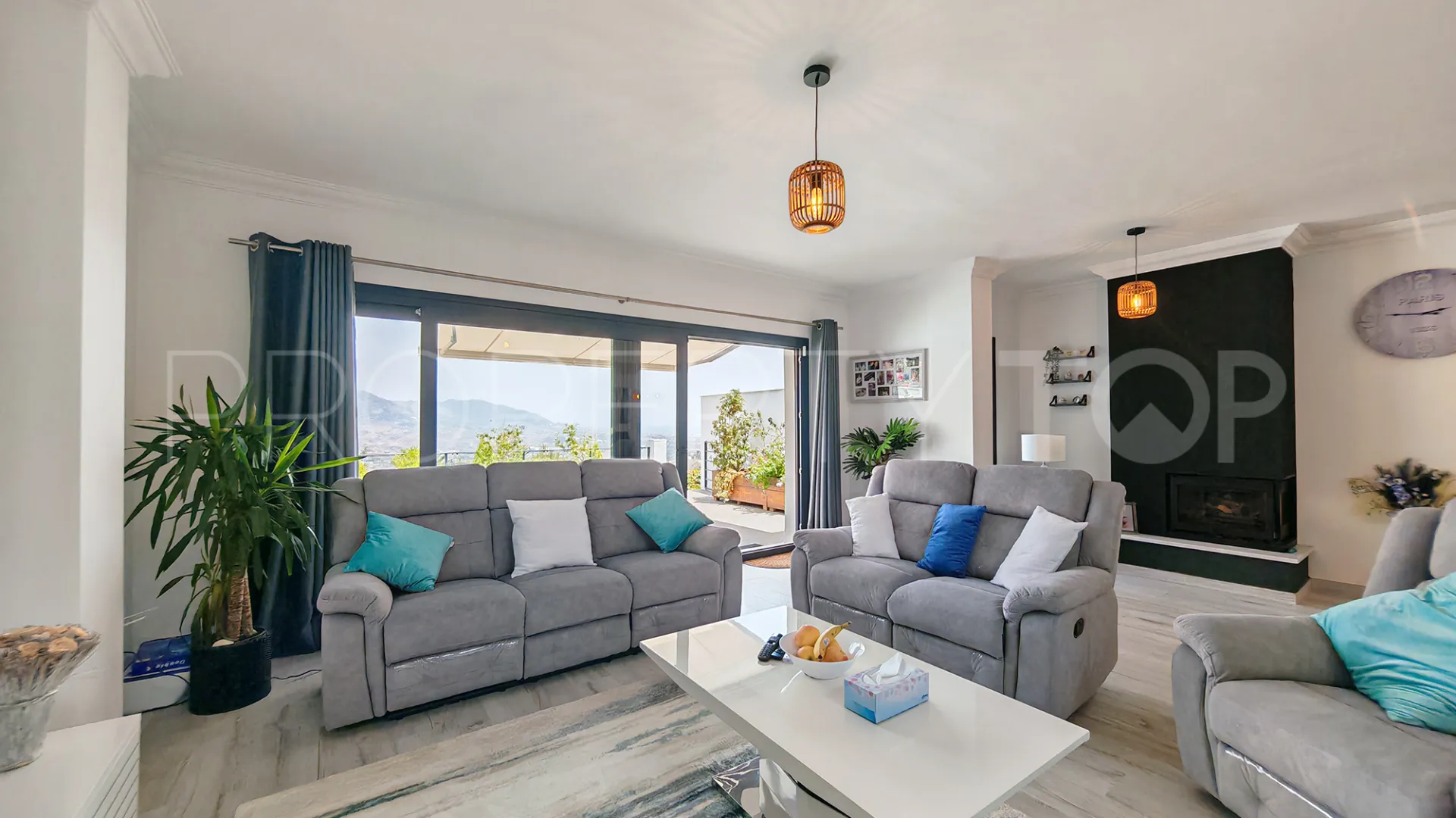 3 bedrooms town house for sale in Elviria Hills