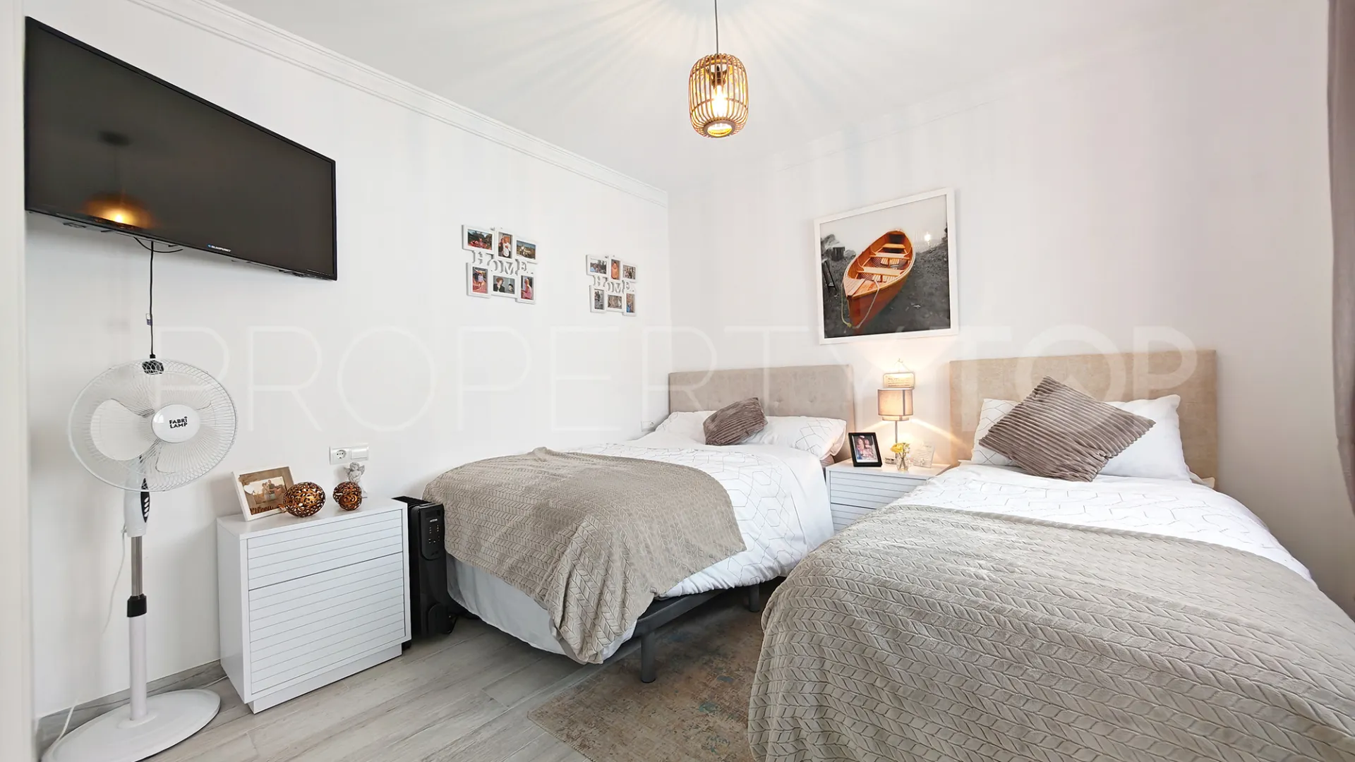 3 bedrooms town house for sale in Elviria Hills
