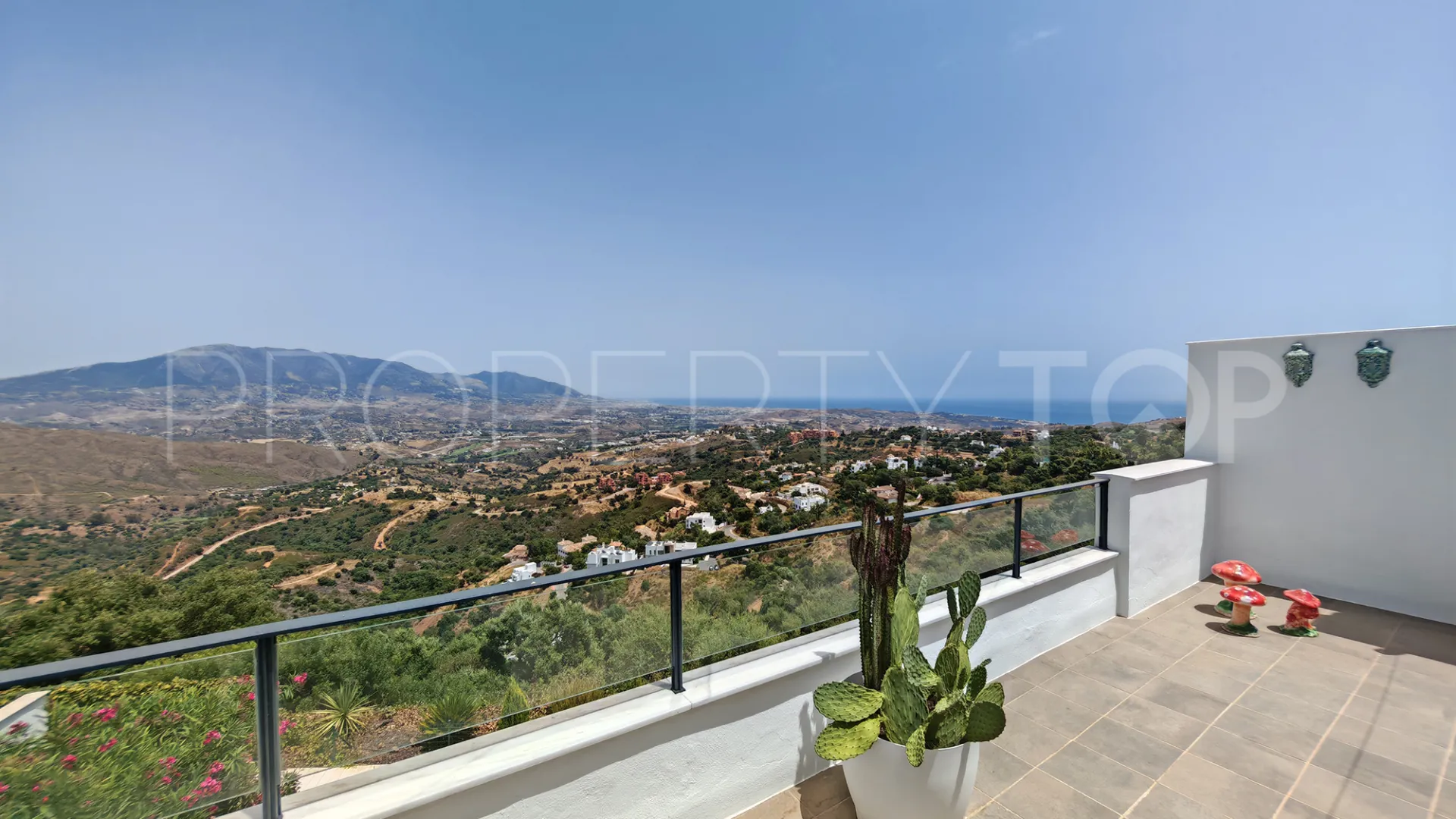 3 bedrooms town house for sale in Elviria Hills