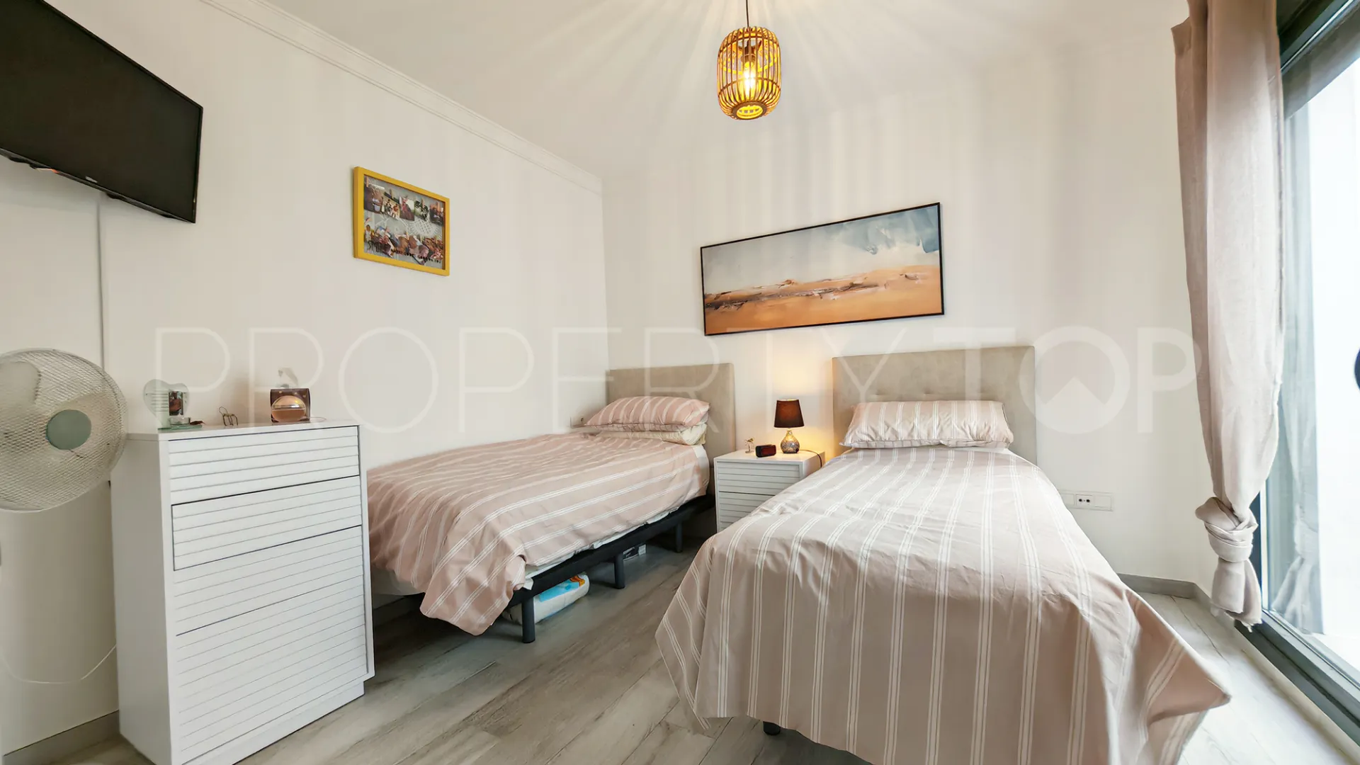 3 bedrooms town house for sale in Elviria Hills