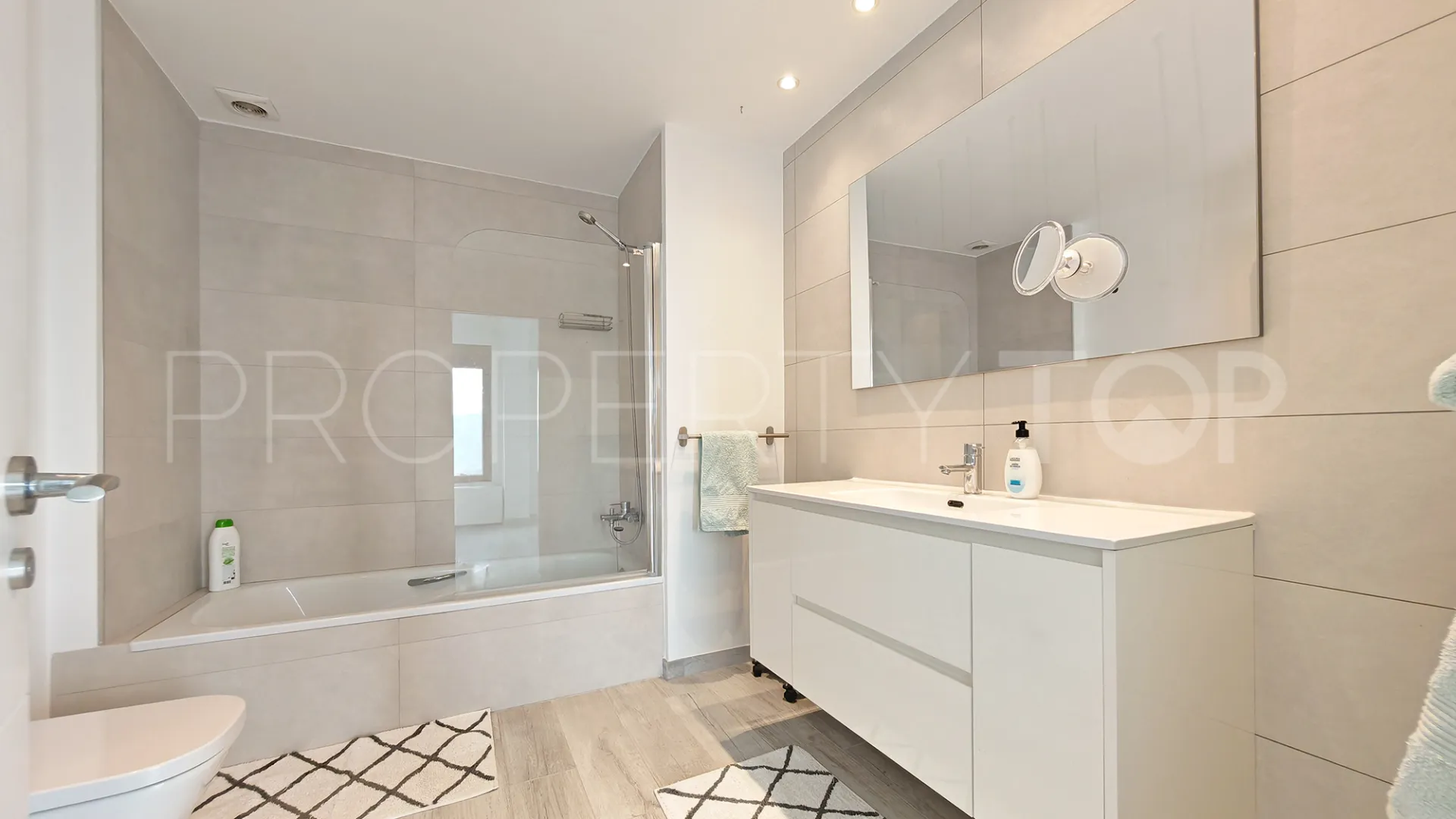 3 bedrooms town house for sale in Elviria Hills