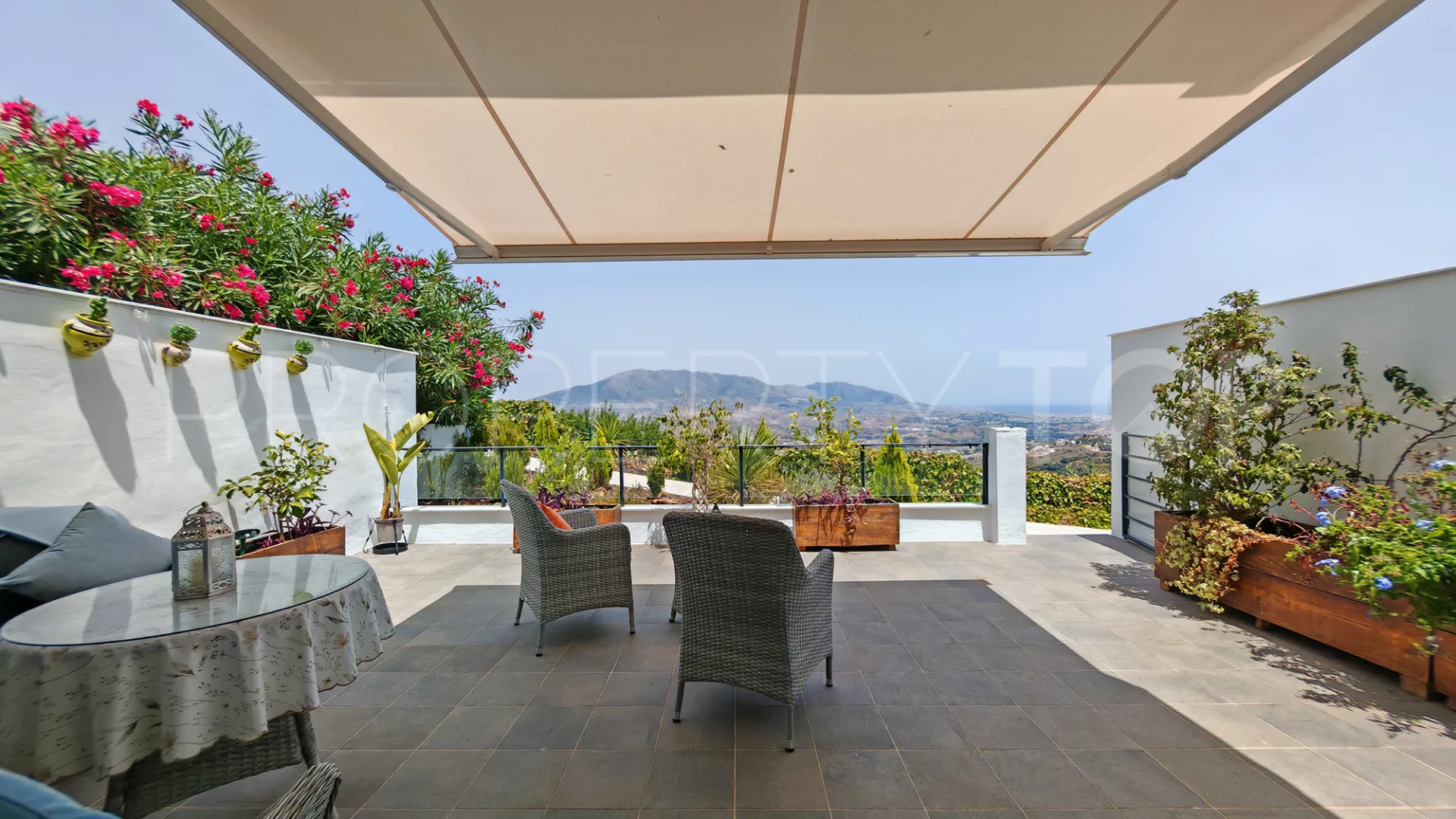 3 bedrooms town house for sale in Elviria Hills