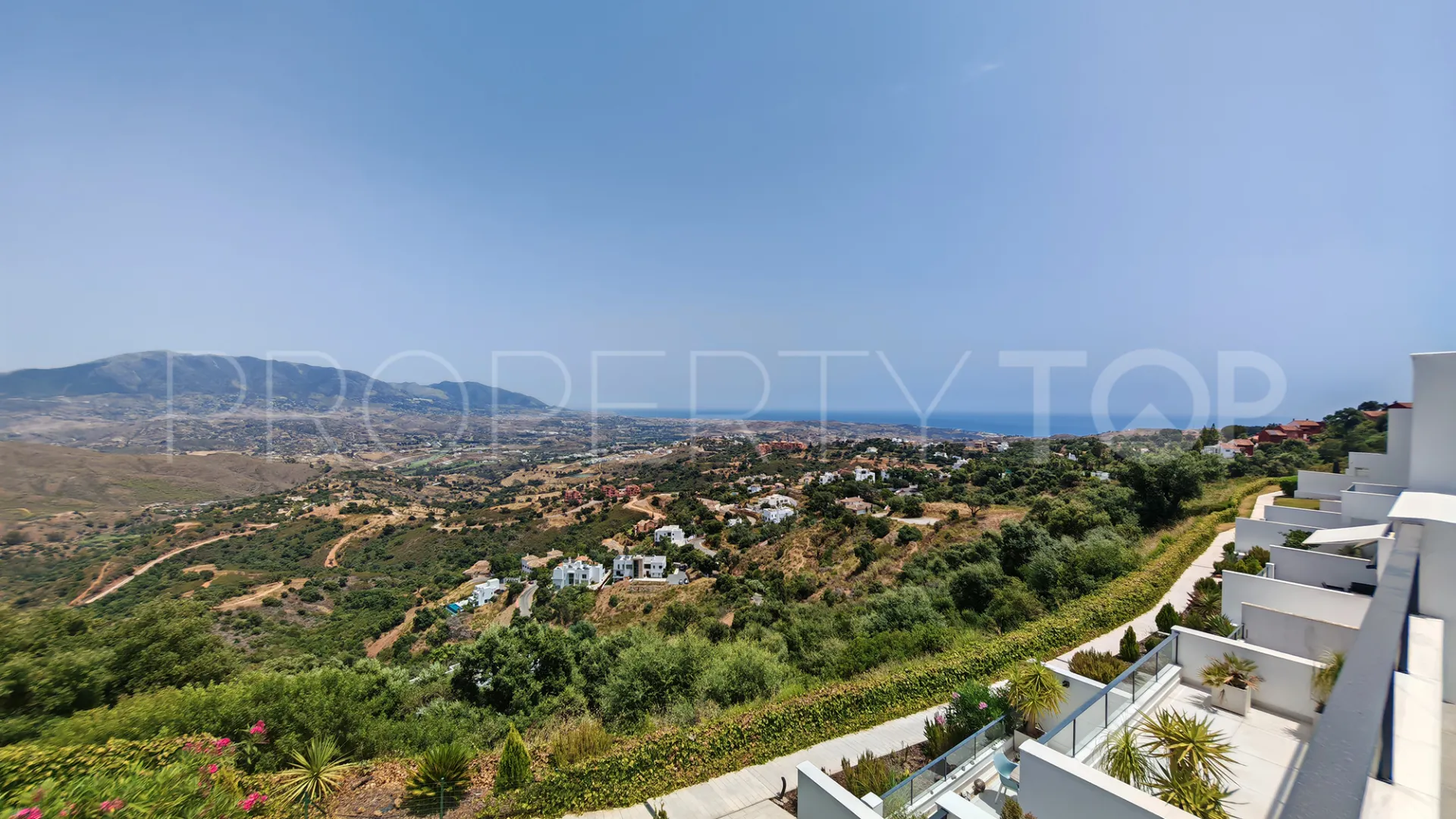 3 bedrooms town house for sale in Elviria Hills