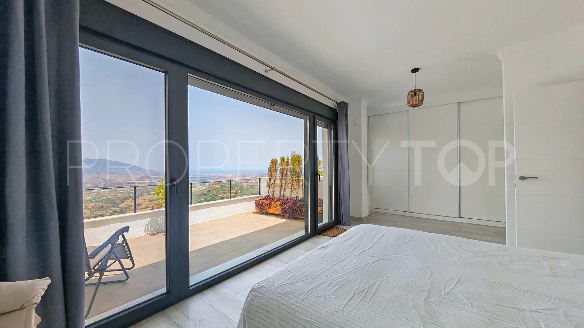 3 bedrooms town house for sale in Elviria Hills