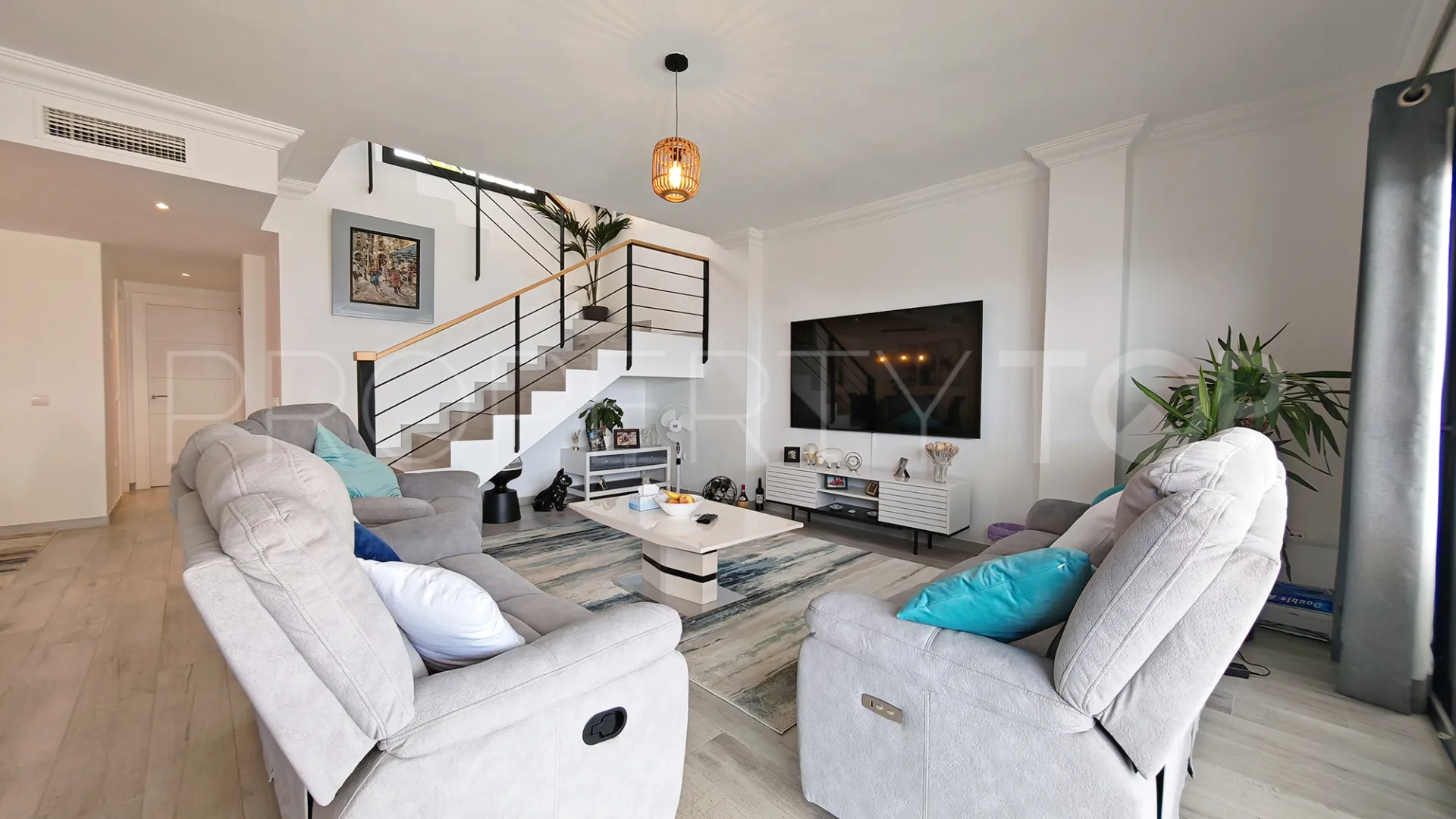 3 bedrooms town house for sale in Elviria Hills