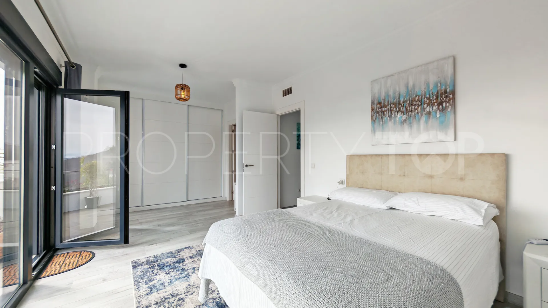 3 bedrooms town house for sale in Elviria Hills
