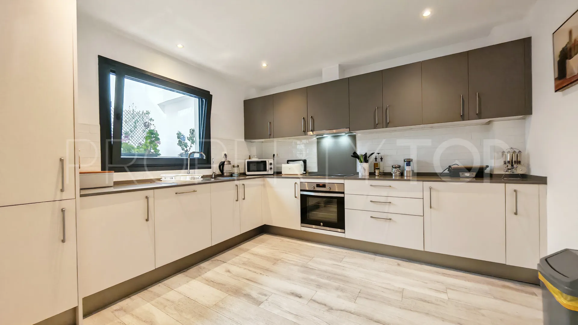 3 bedrooms town house for sale in Elviria Hills
