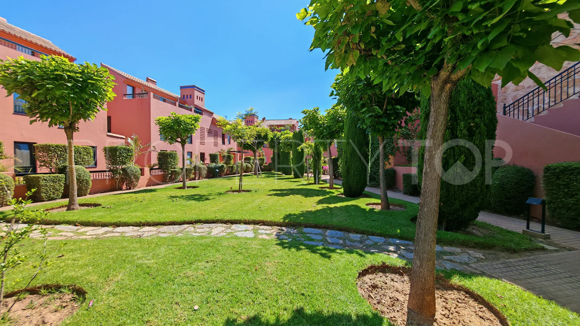 Comprar apartamento con 4 dormitorios en Sitio de Calahonda