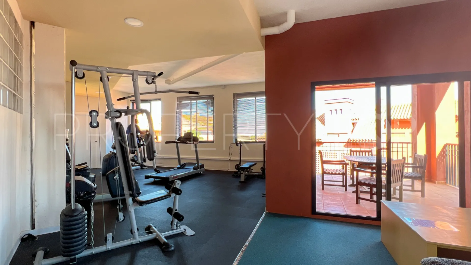 Comprar apartamento con 4 dormitorios en Sitio de Calahonda