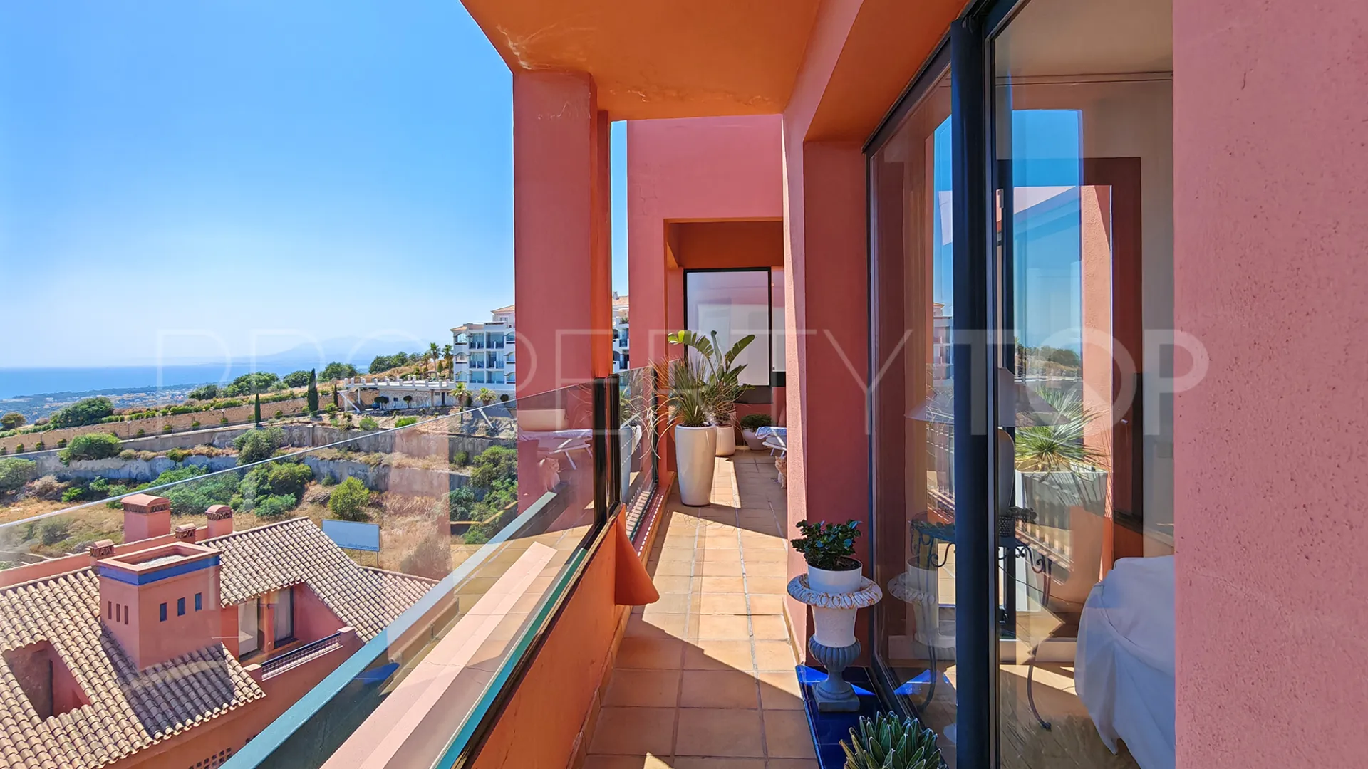 Comprar apartamento con 4 dormitorios en Sitio de Calahonda