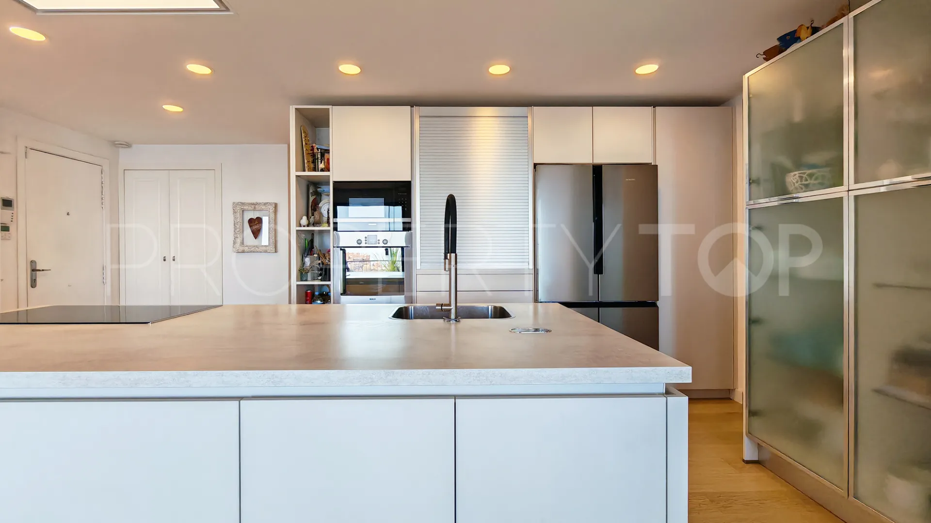 Comprar apartamento con 4 dormitorios en Sitio de Calahonda