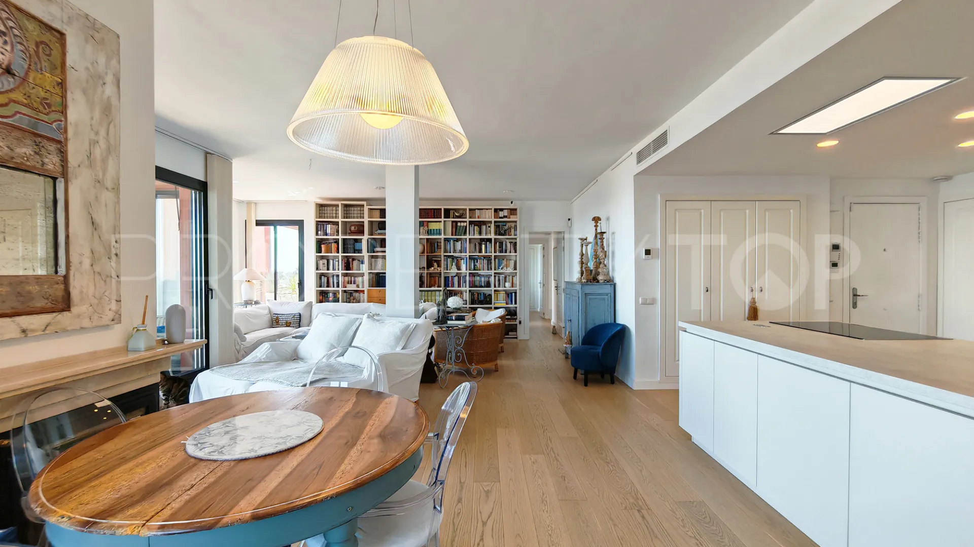 Comprar apartamento con 4 dormitorios en Sitio de Calahonda