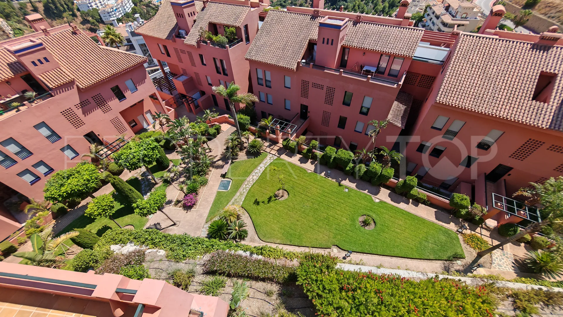 Comprar apartamento con 4 dormitorios en Sitio de Calahonda