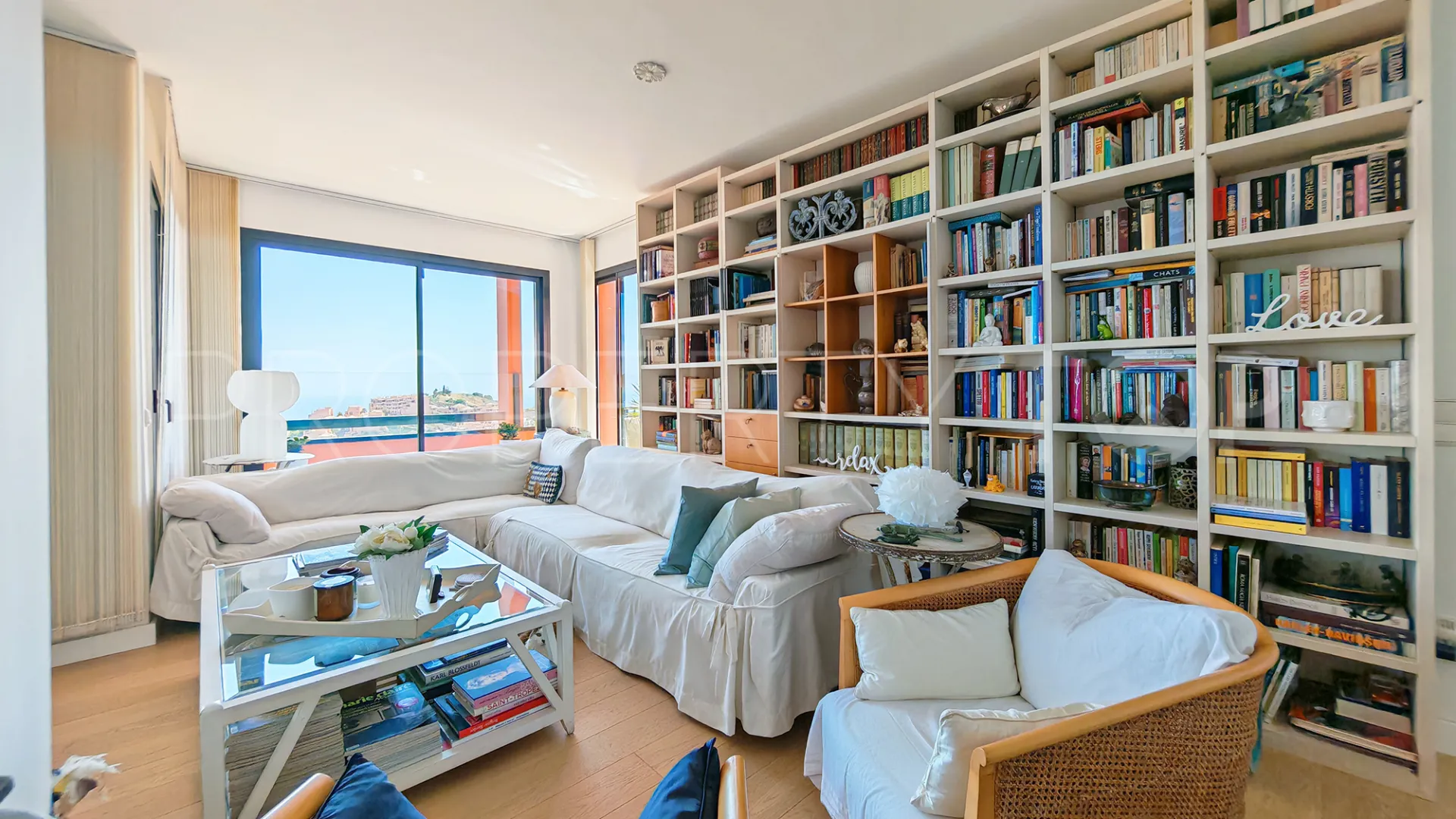 Comprar apartamento con 4 dormitorios en Sitio de Calahonda