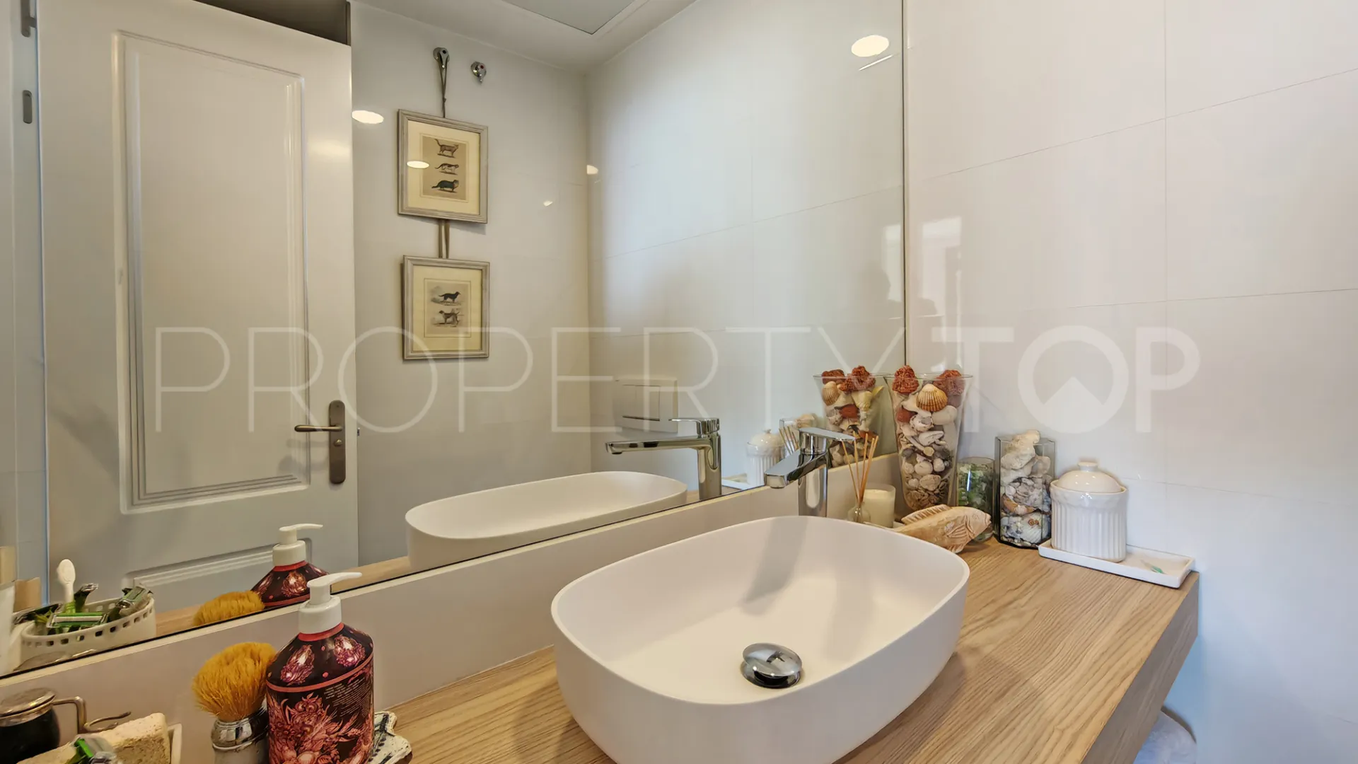 Comprar apartamento con 4 dormitorios en Sitio de Calahonda