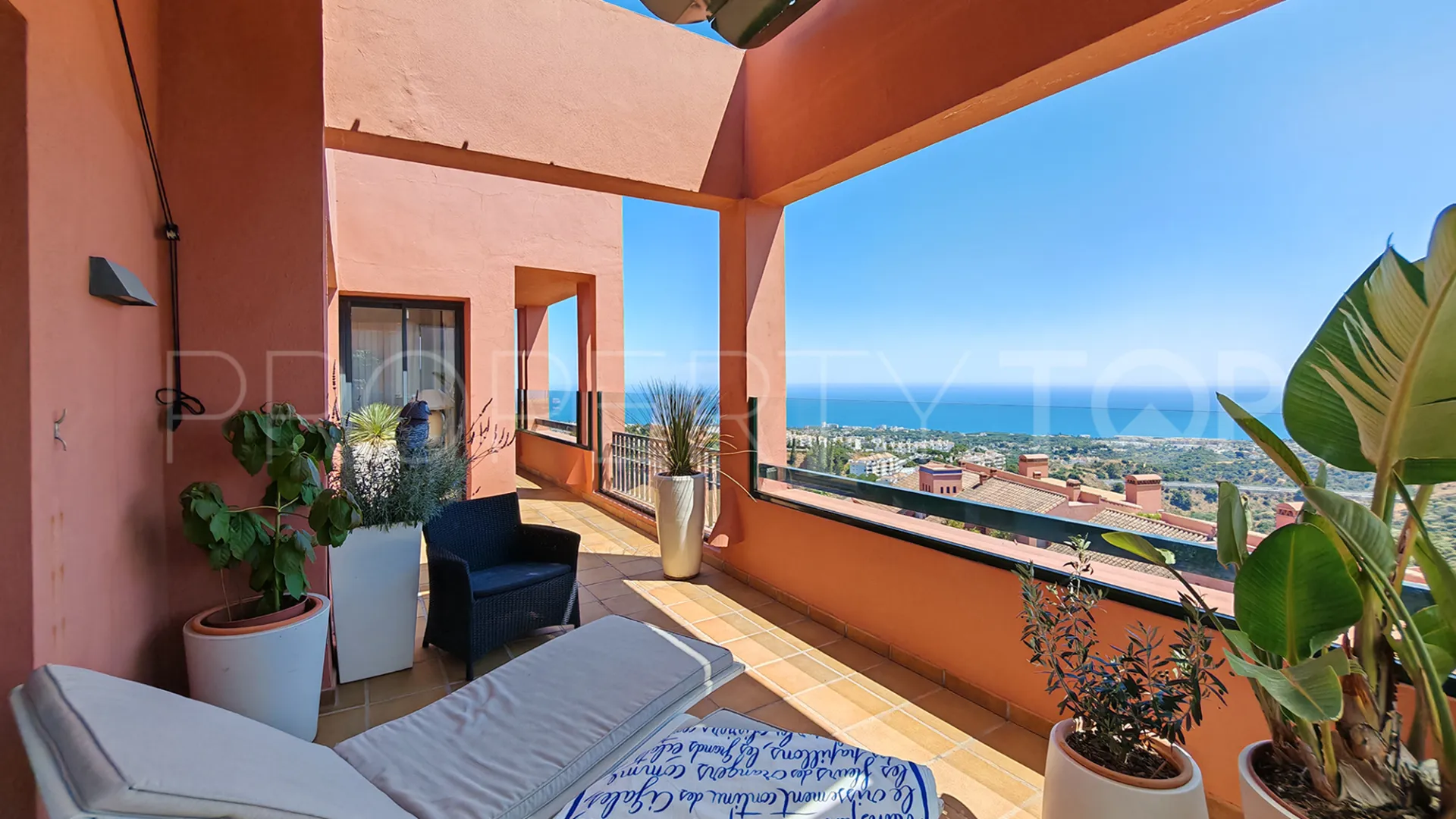 Comprar apartamento con 4 dormitorios en Sitio de Calahonda