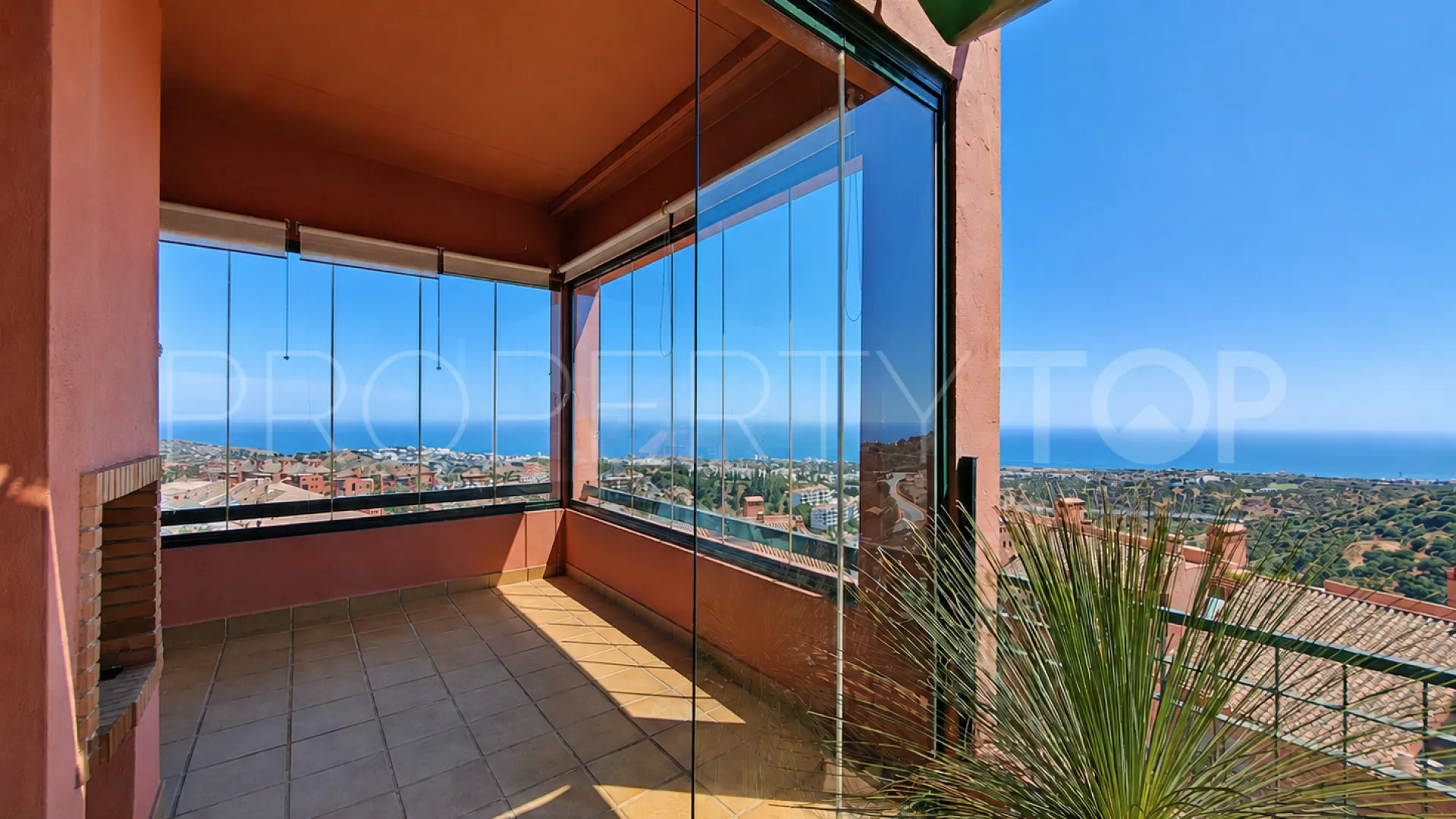 Comprar apartamento con 4 dormitorios en Sitio de Calahonda