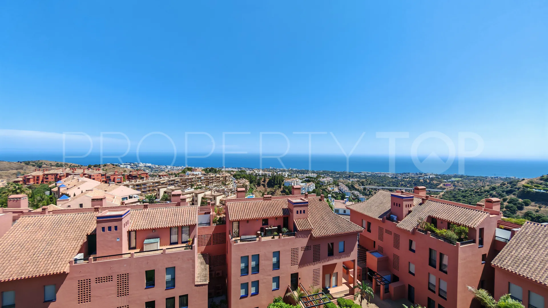 Comprar apartamento con 4 dormitorios en Sitio de Calahonda