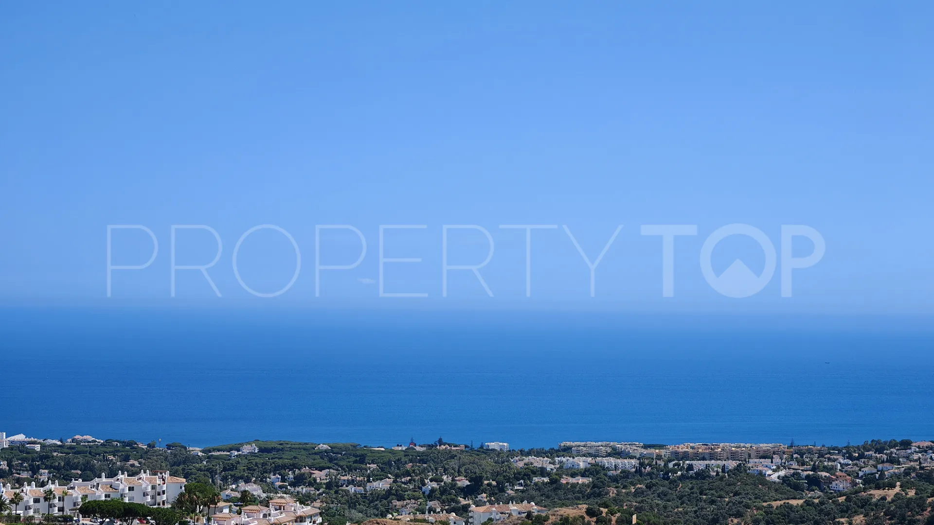 Comprar apartamento con 4 dormitorios en Sitio de Calahonda