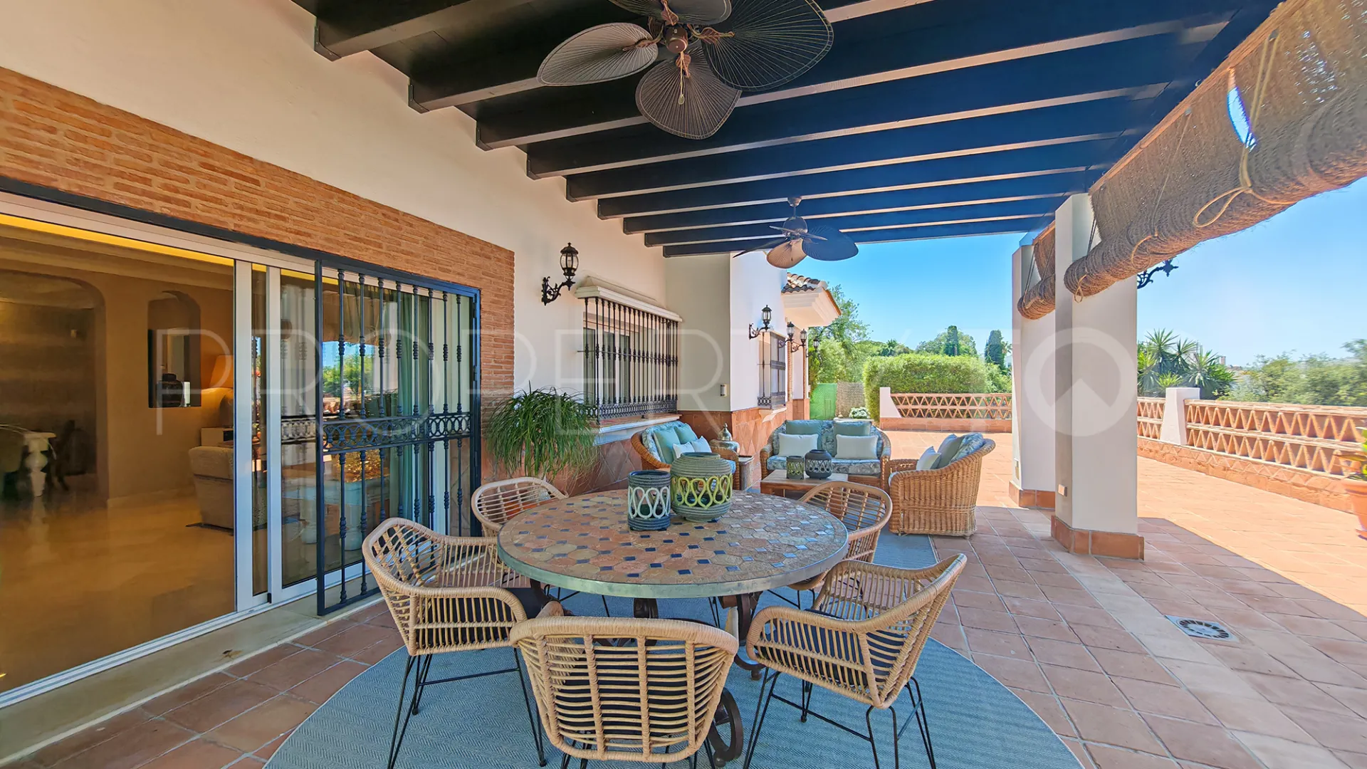 4 bedrooms villa for sale in Elviria