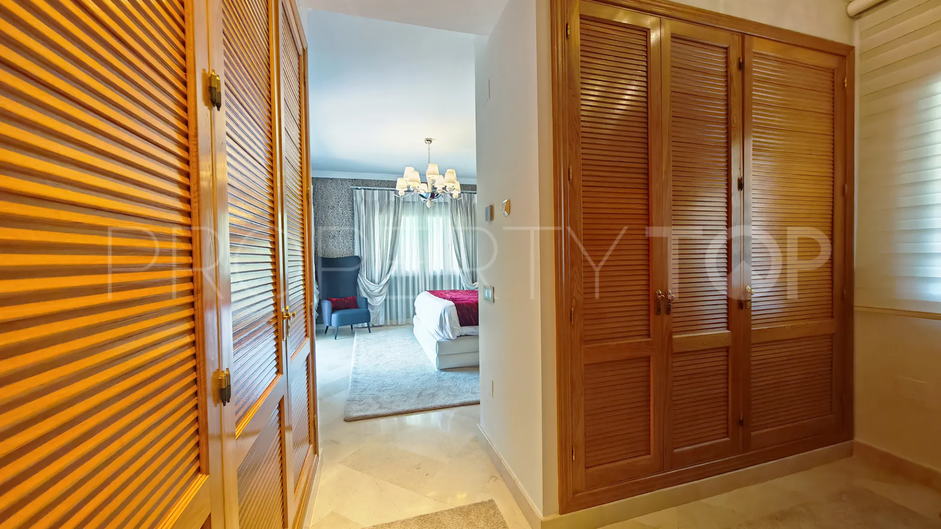 4 bedrooms villa for sale in Elviria