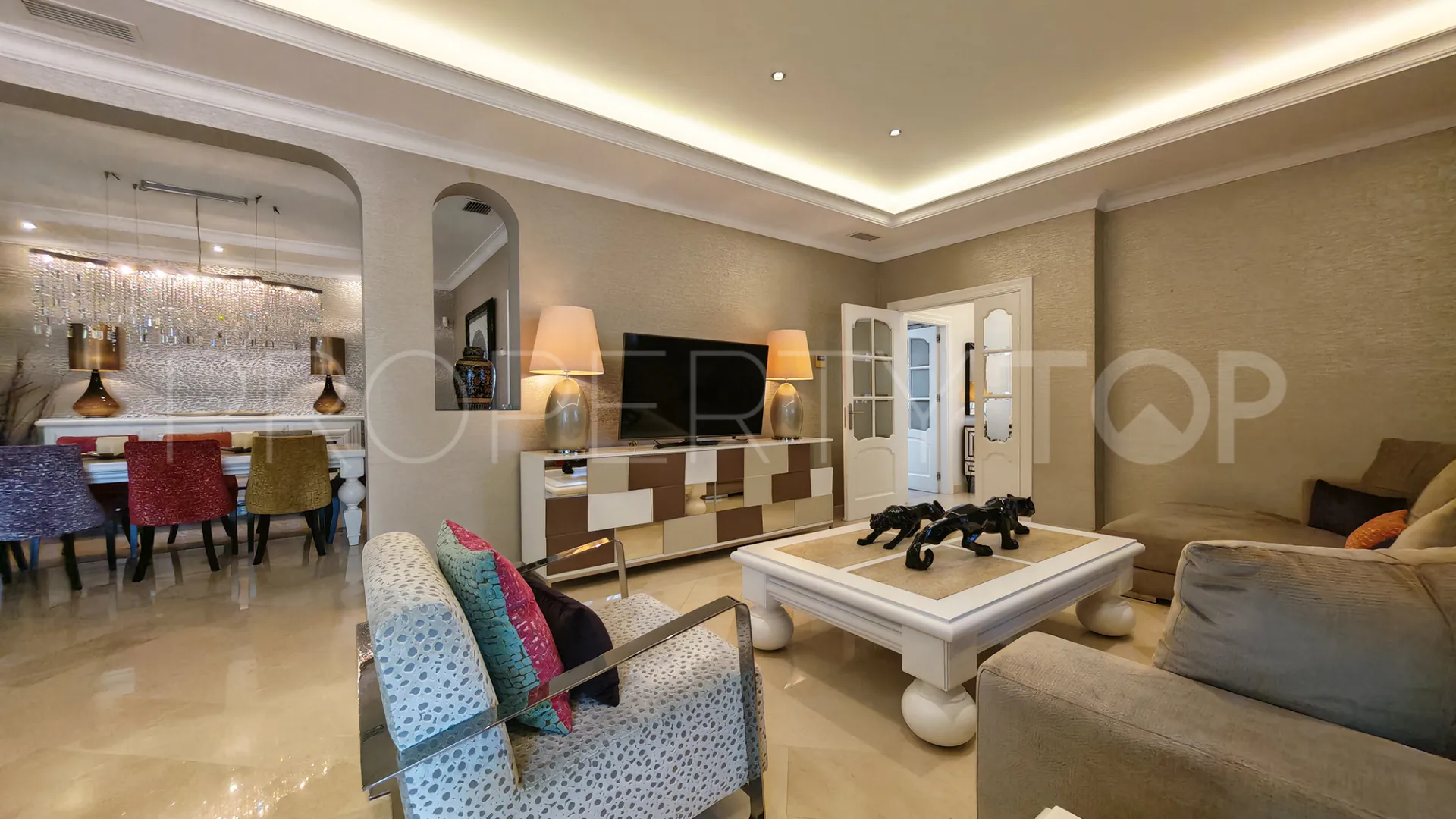 4 bedrooms villa for sale in Elviria