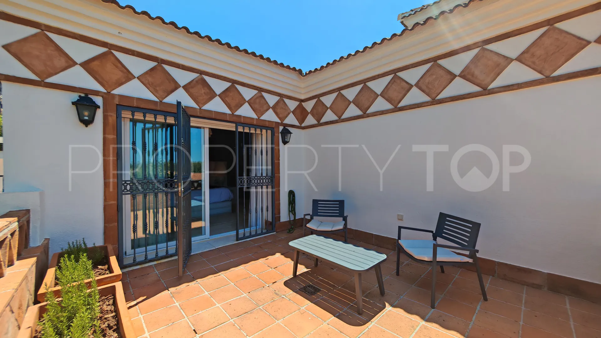 4 bedrooms villa for sale in Elviria