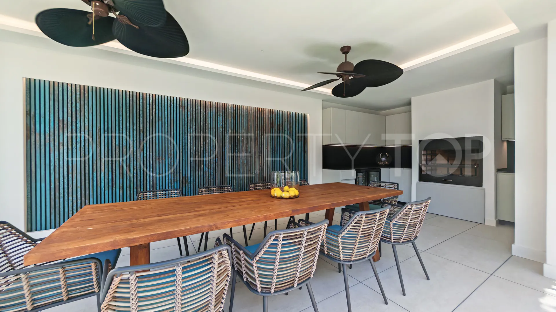 4 bedrooms villa for sale in Elviria