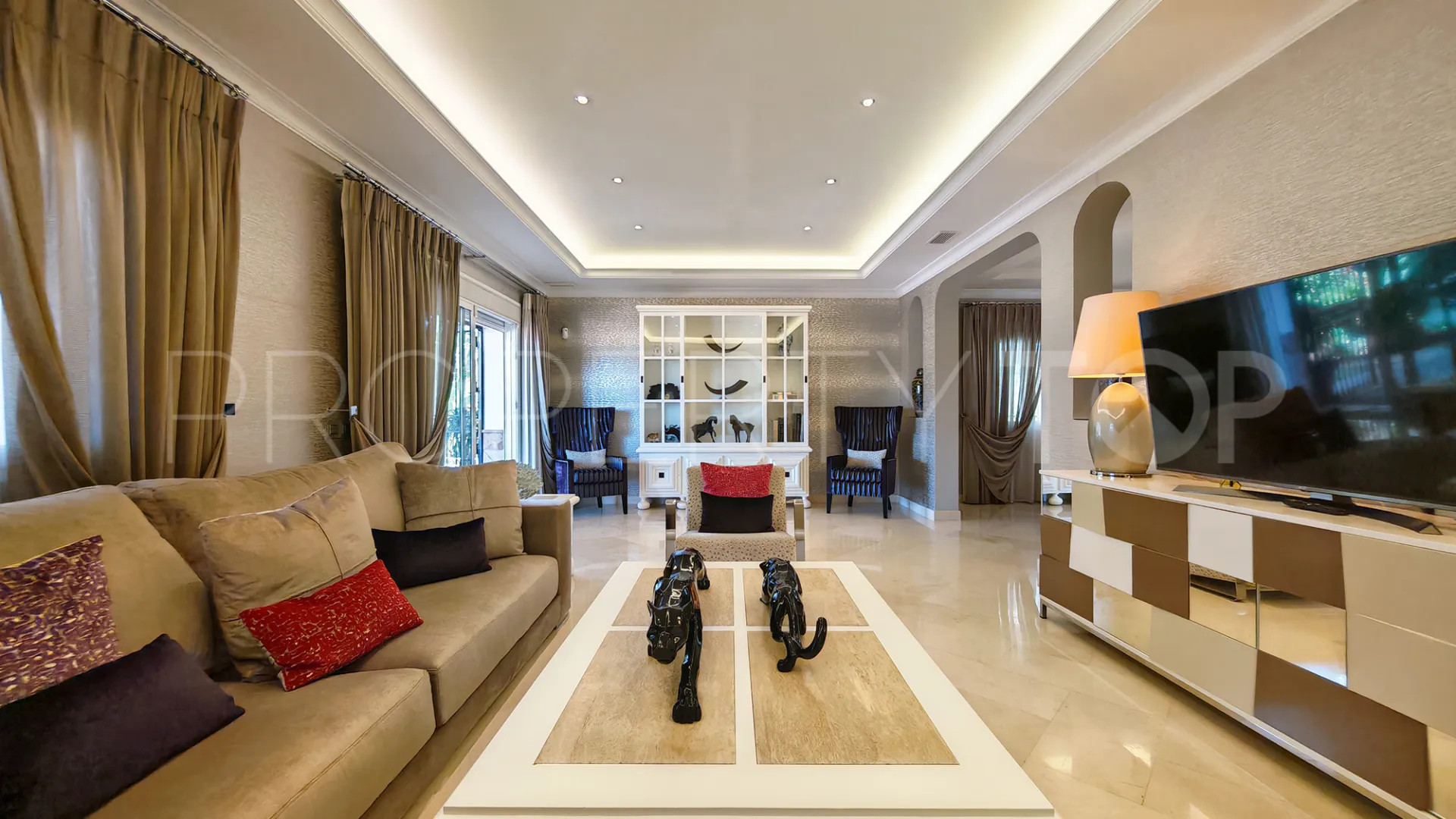 4 bedrooms villa for sale in Elviria
