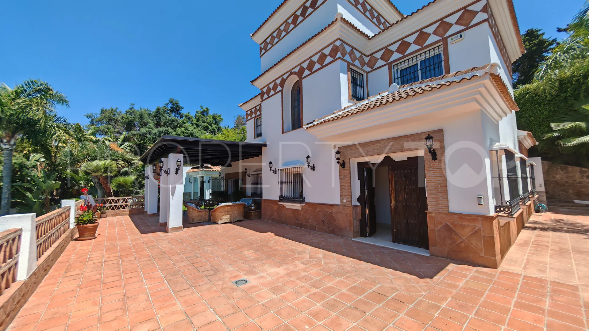 4 bedrooms villa for sale in Elviria